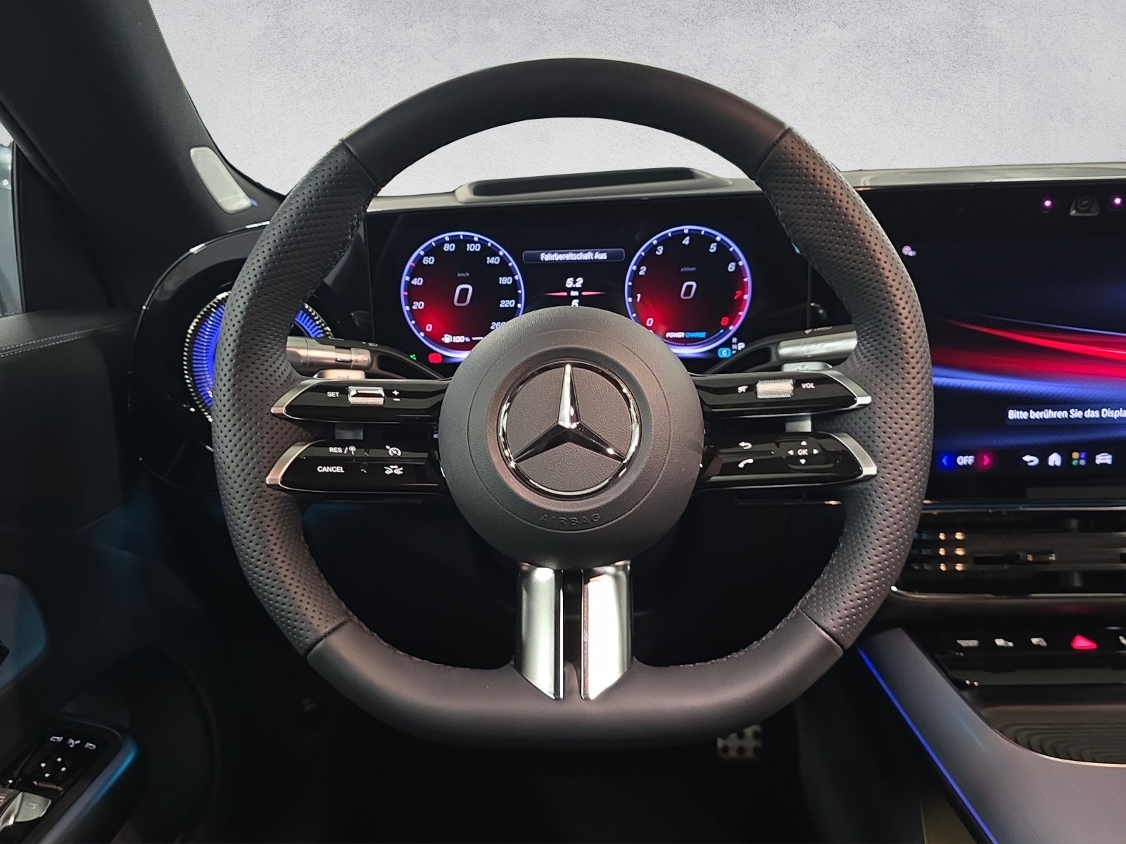 MERCEDES-BENZ CLA 220 4Matic AMG Line Shooting Brake-image-12