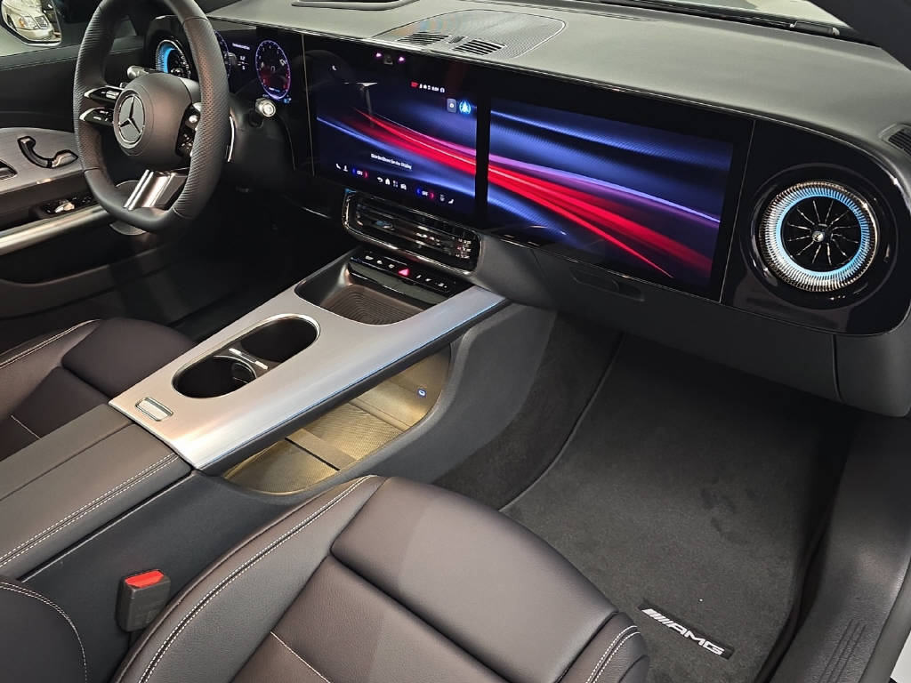 MERCEDES-BENZ CLA 220 4Matic AMG Line Shooting Brake-image-10