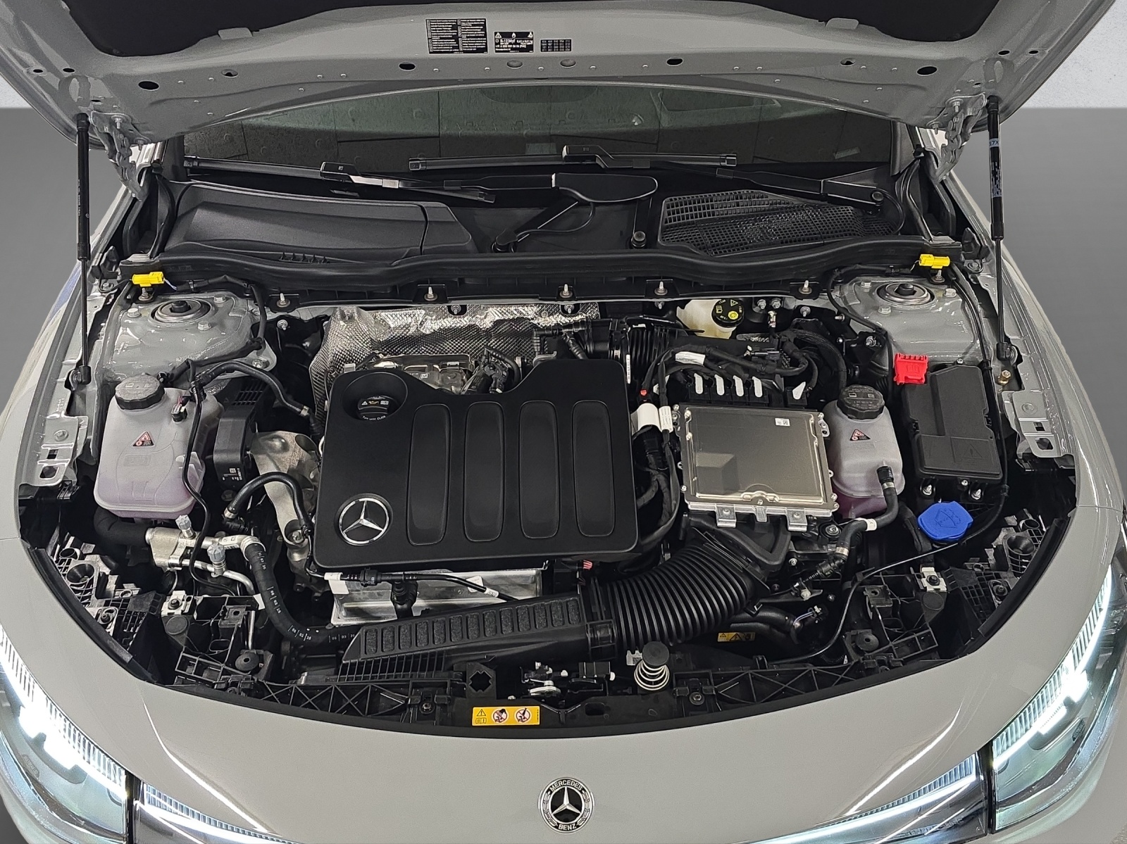 MERCEDES-BENZ CLA 220 4Matic AMG Line Shooting Brake-image-9