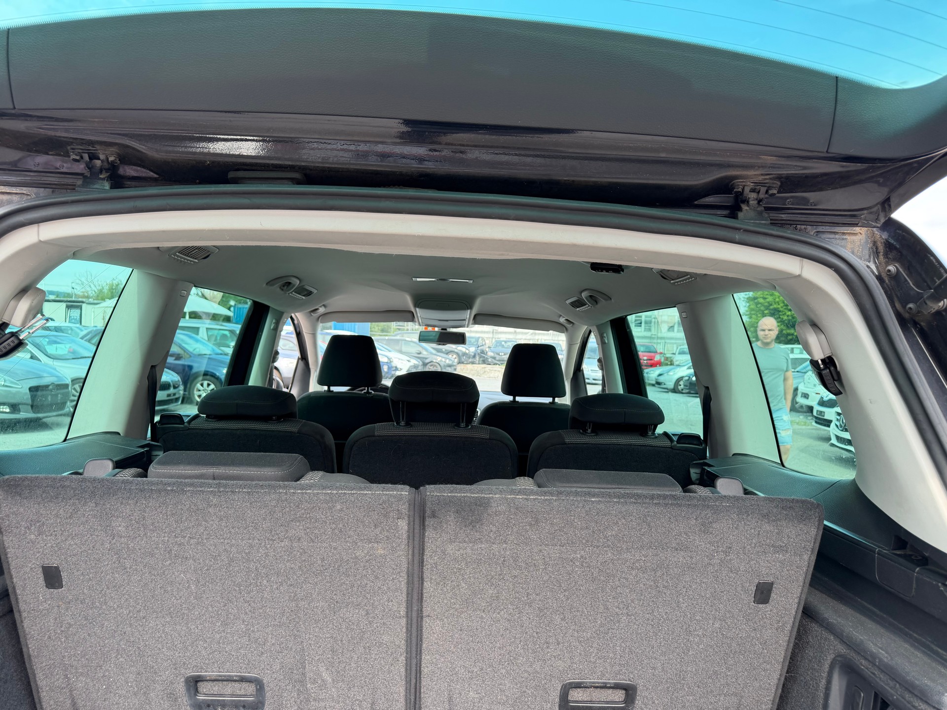 VW SHARAN-image-9