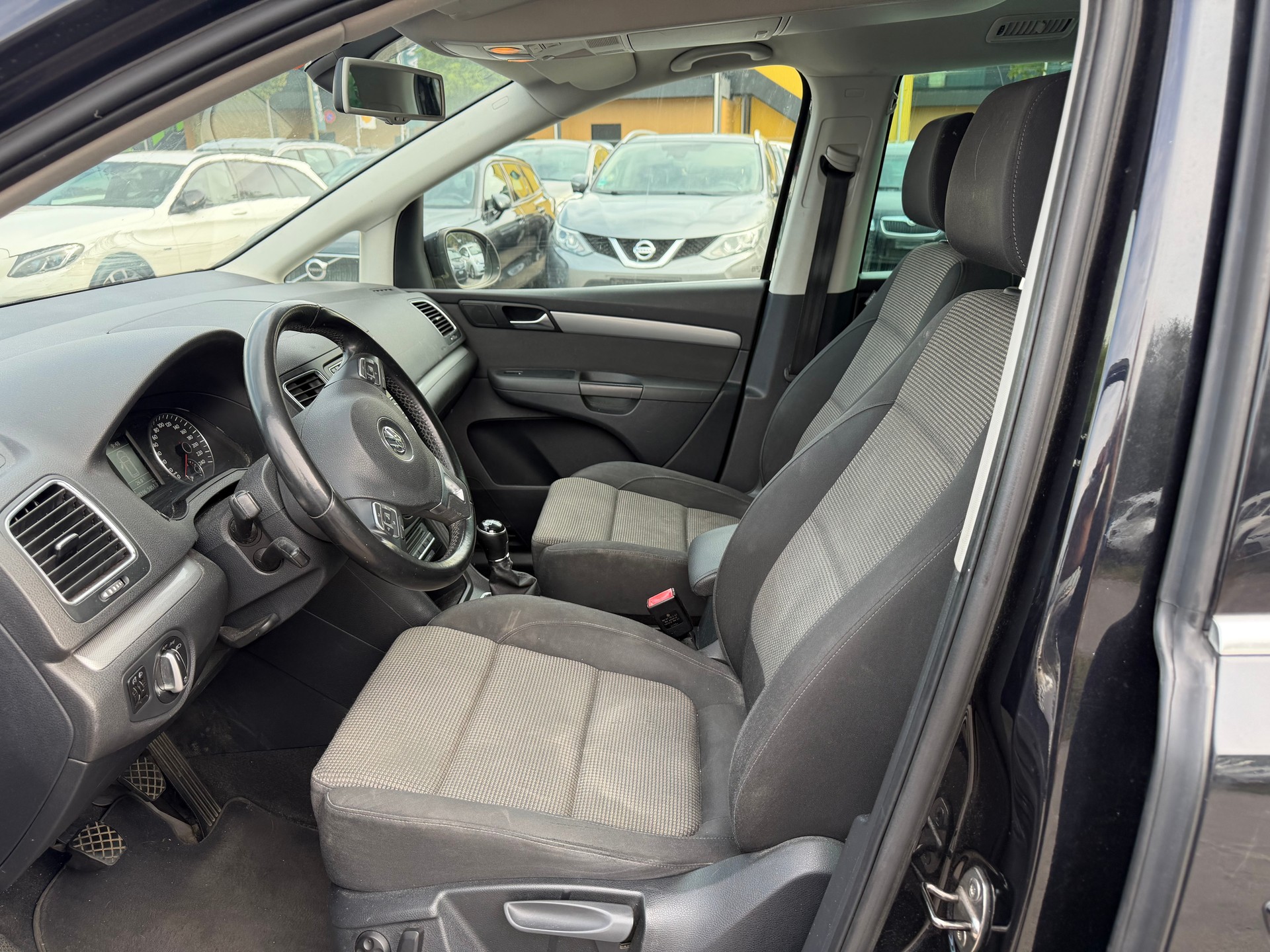 VW SHARAN-image-11