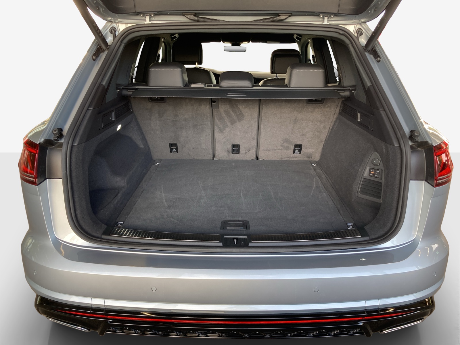 VW Touareg 3.0 TDI R-Line Tiptronic-image-12