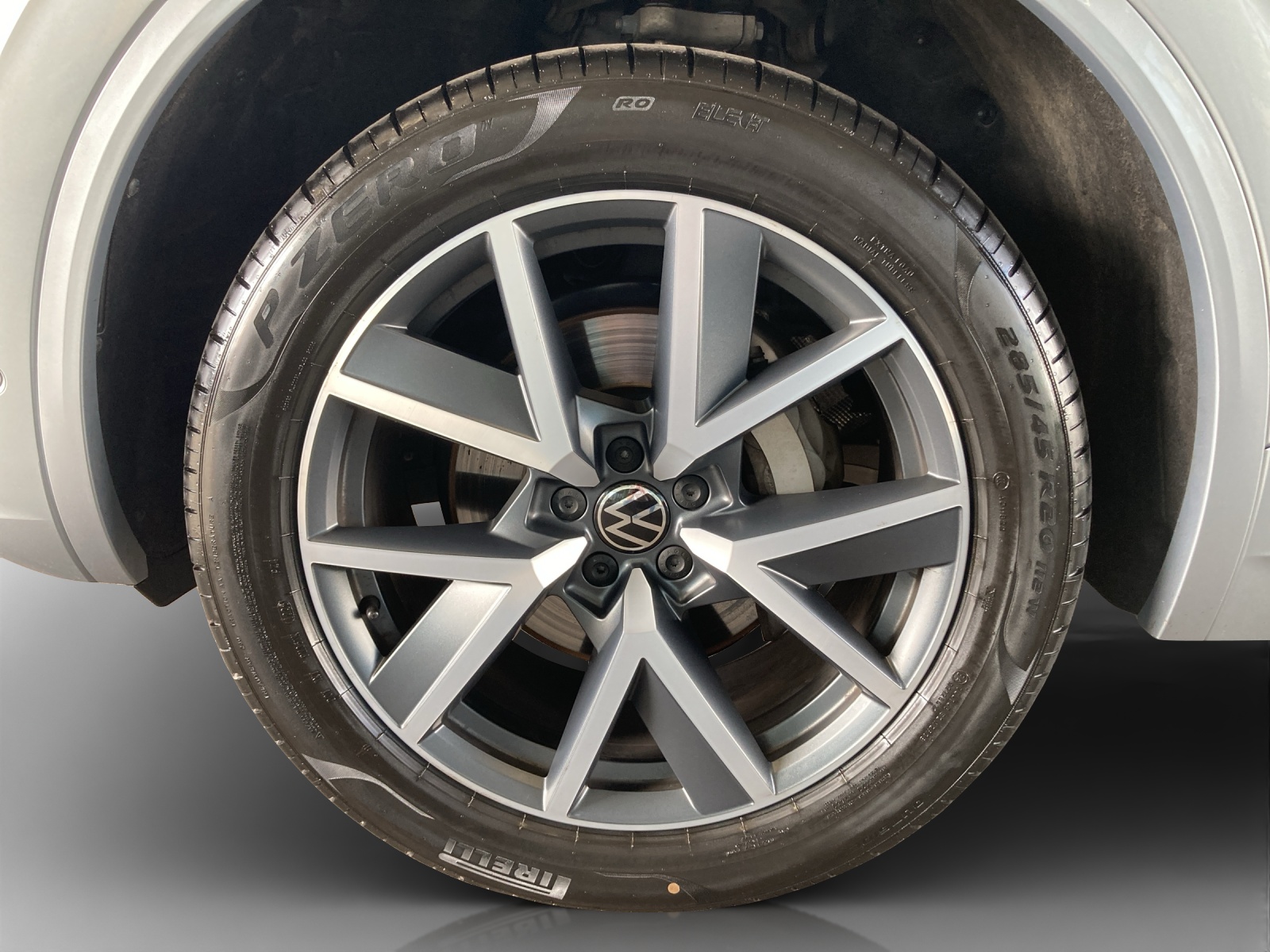 VW Touareg 3.0 TDI R-Line Tiptronic-image-15