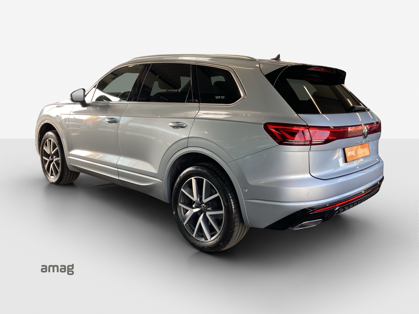 VW Touareg 3.0 TDI R-Line Tiptronic-image-2
