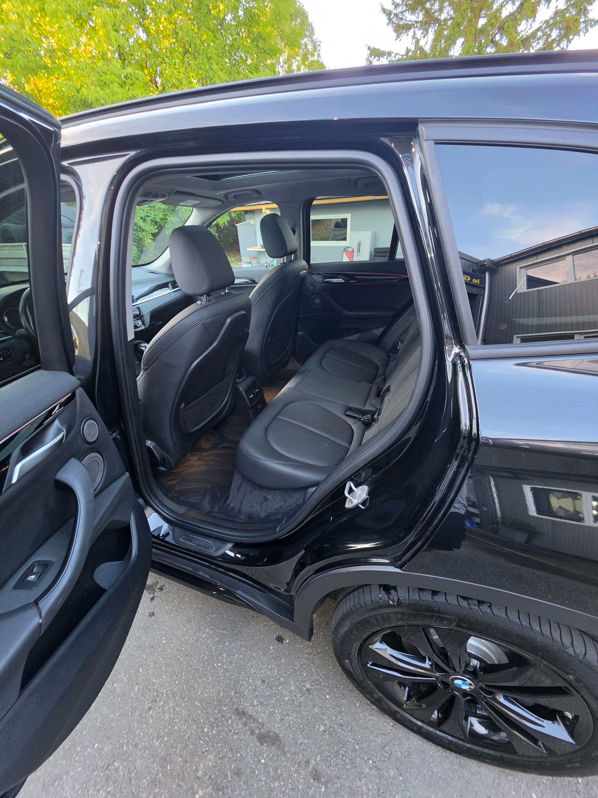 BMW X1 xDrive 25e Sport Line Steptronic-image-17