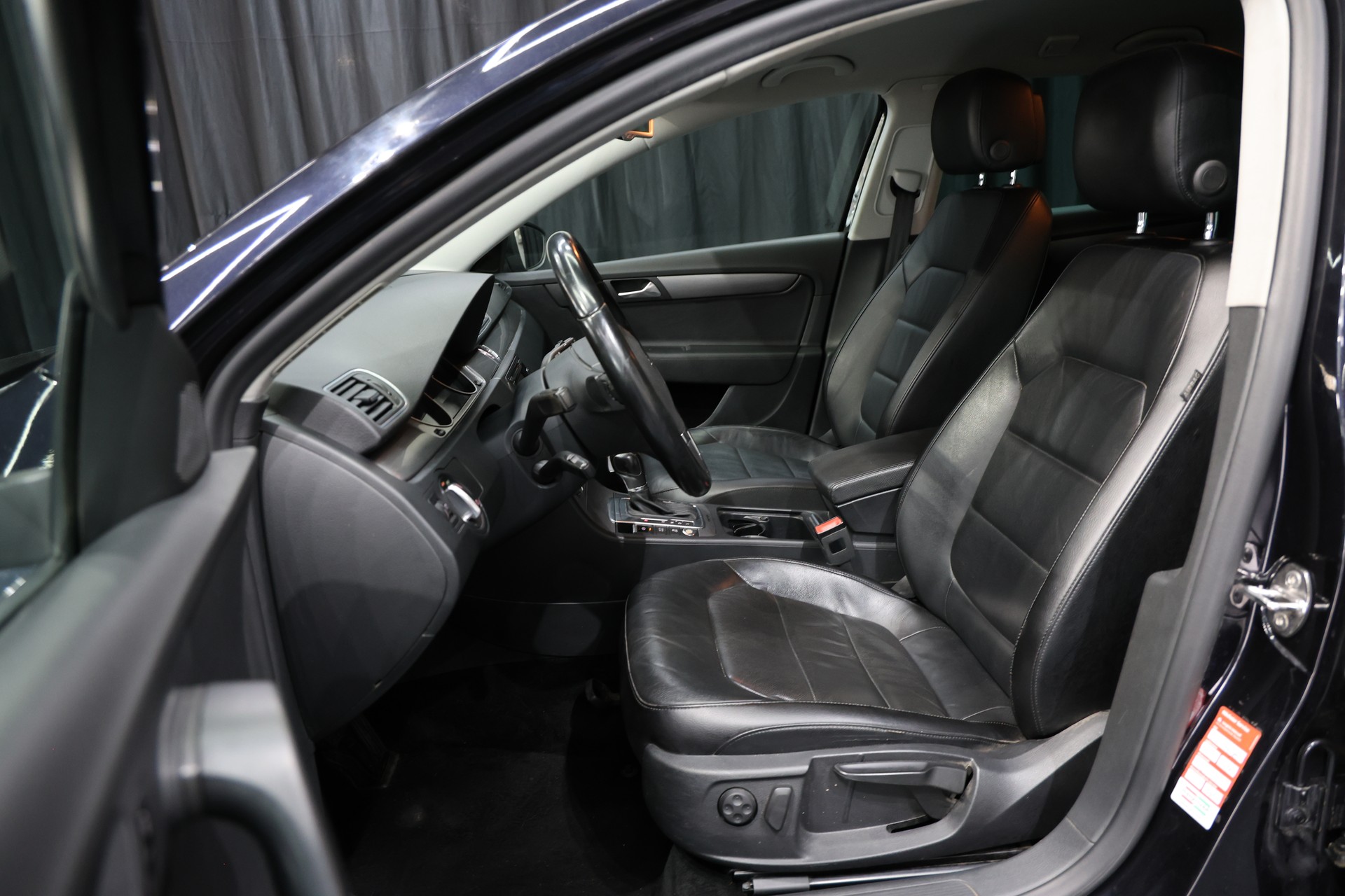 VW Passat Variant 2.0 TDI BMT R-Design 4M DSG-image-2