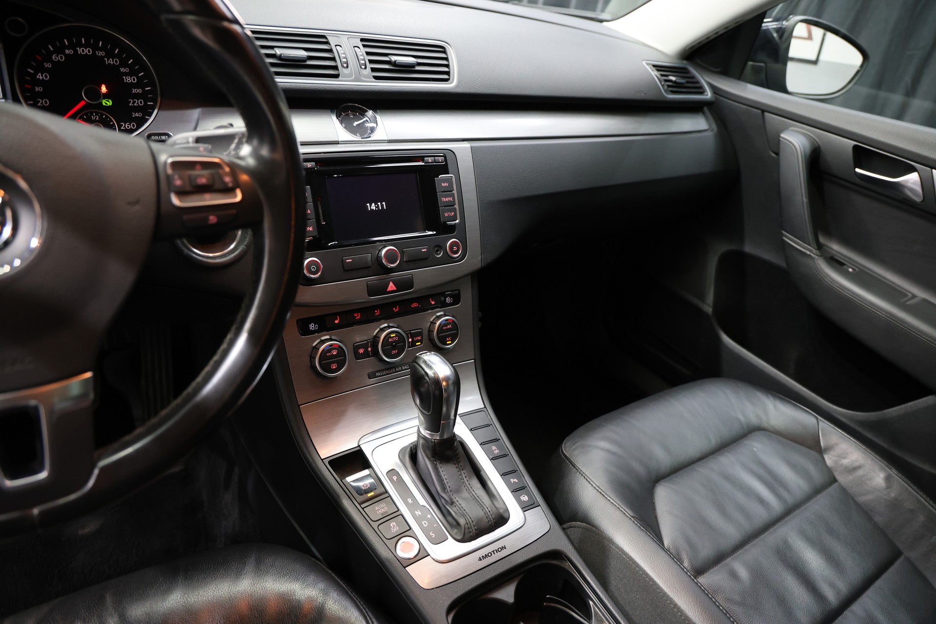 VW Passat Variant 2.0 TDI BMT R-Design 4M DSG-image-3