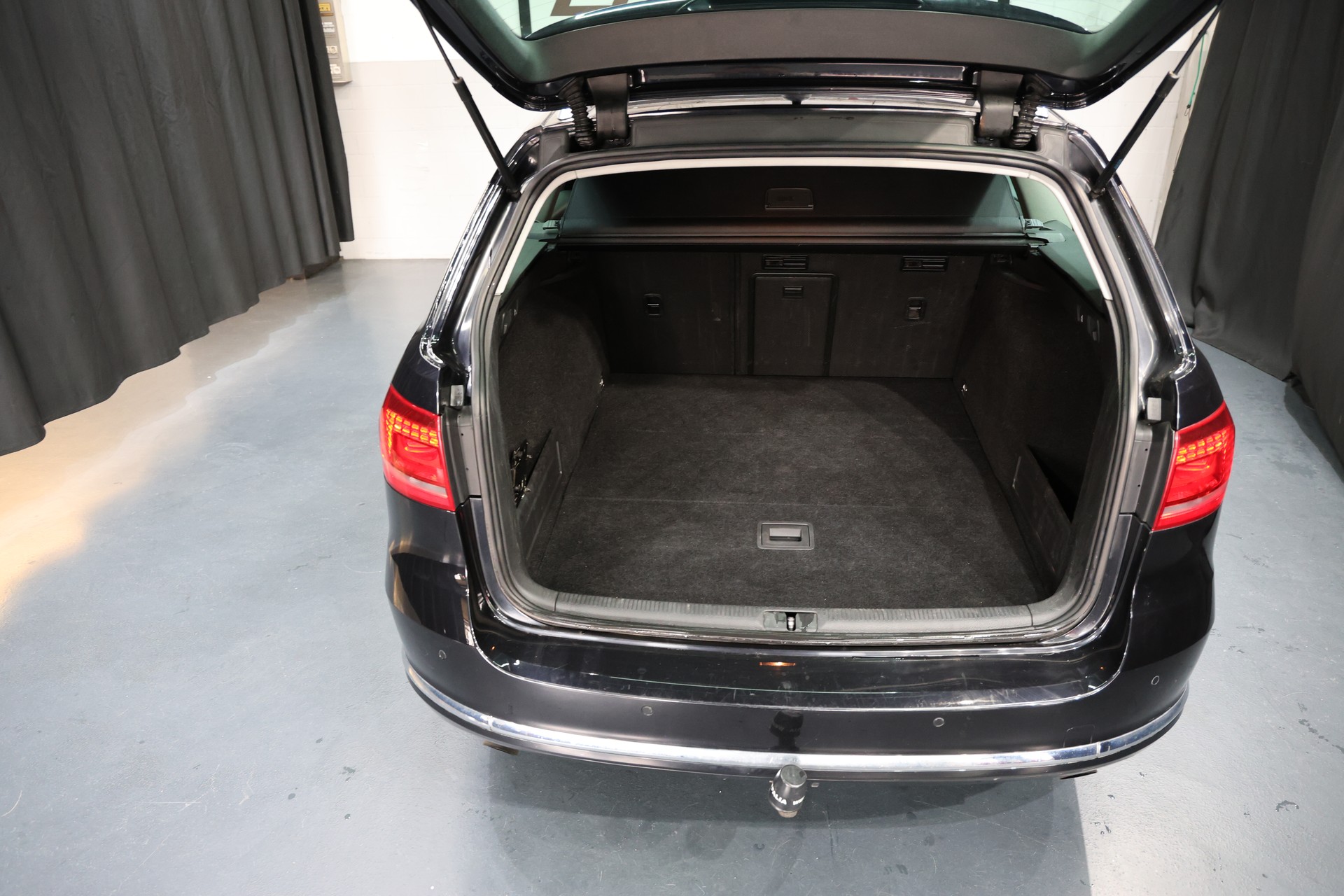VW Passat Variant 2.0 TDI BMT R-Design 4M DSG-image-13