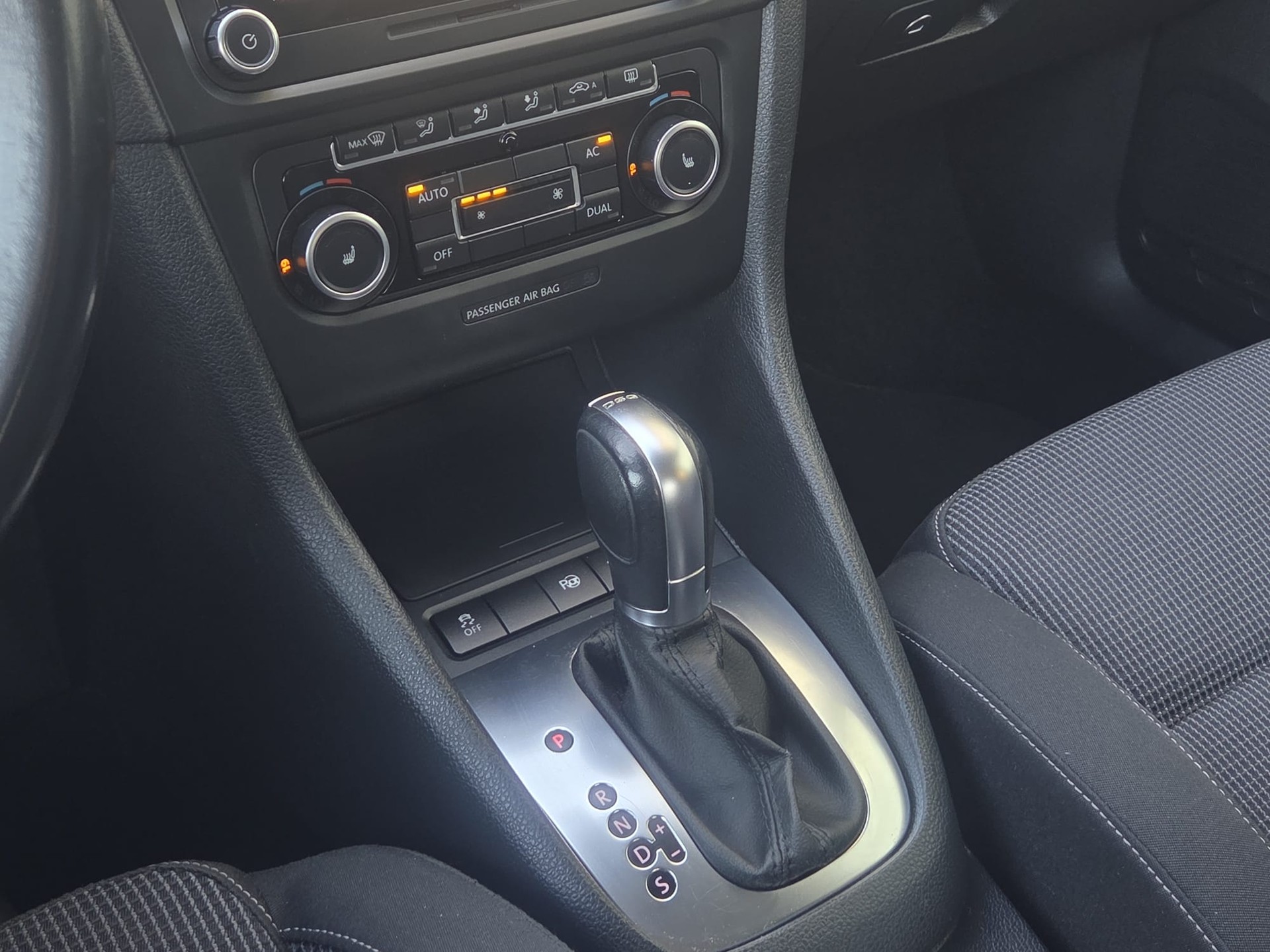 VW Golf 1.4 TSI Highline DSG * Expertise & service du jour * Frish Service und MFK *-image-10