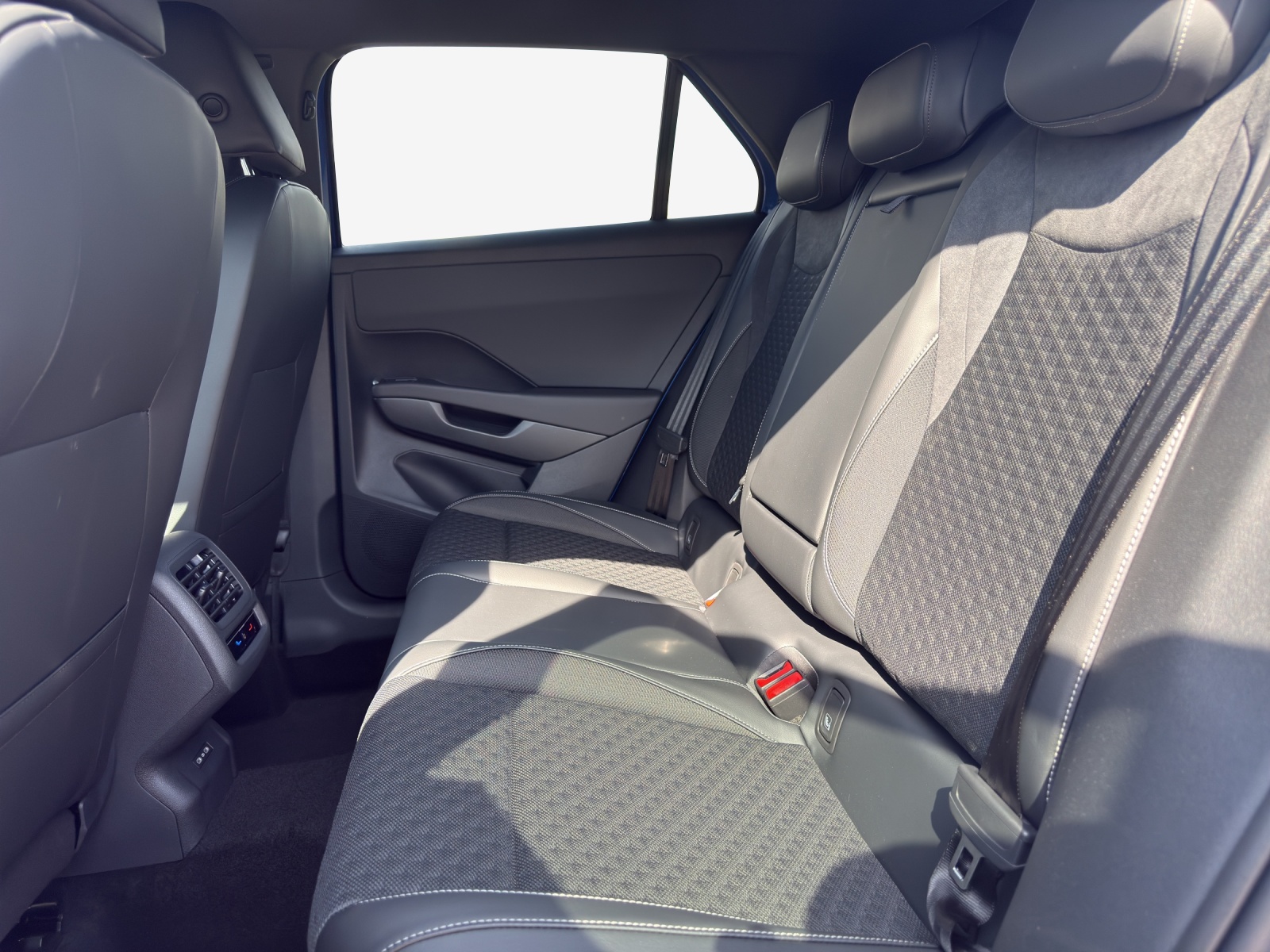 VW T-Roc 1.5 eTSI mHEV R-Line DSG-image-11
