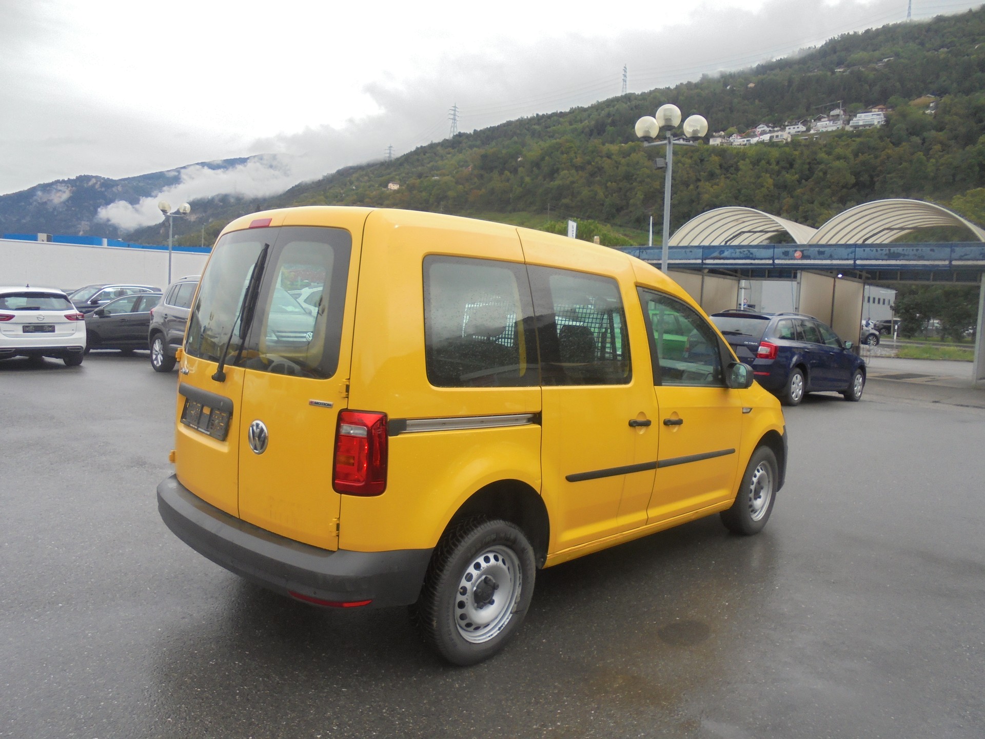 VW Caddy 2.0TDI 4Motion BlueMotion Technology-image-3