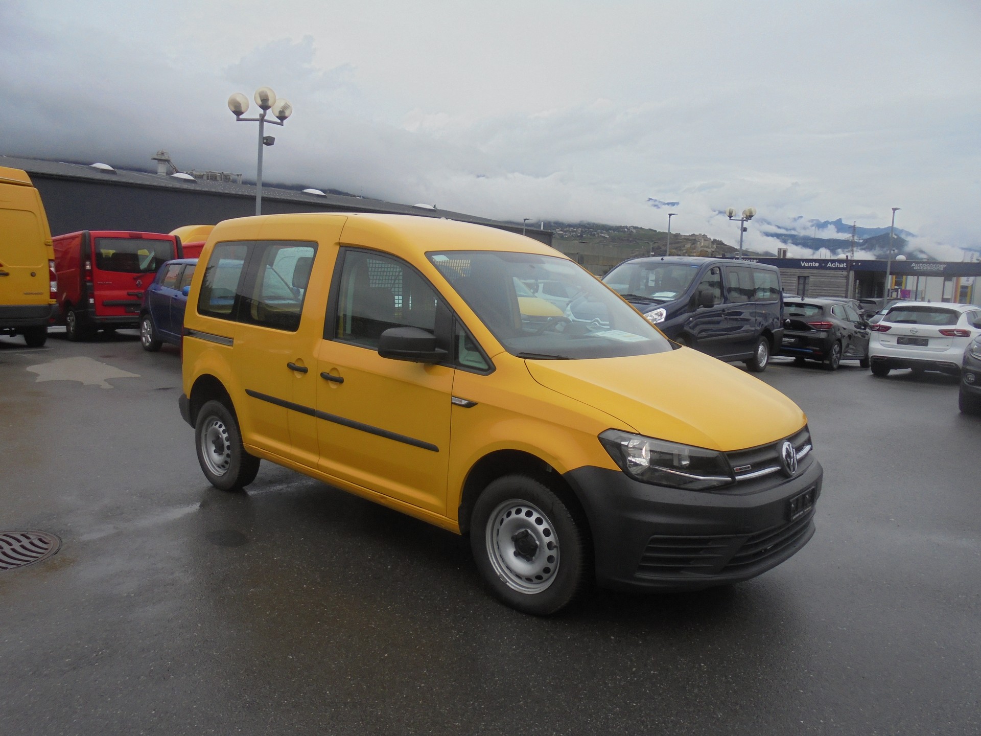 VW Caddy 2.0TDI 4Motion BlueMotion Technology-image-2