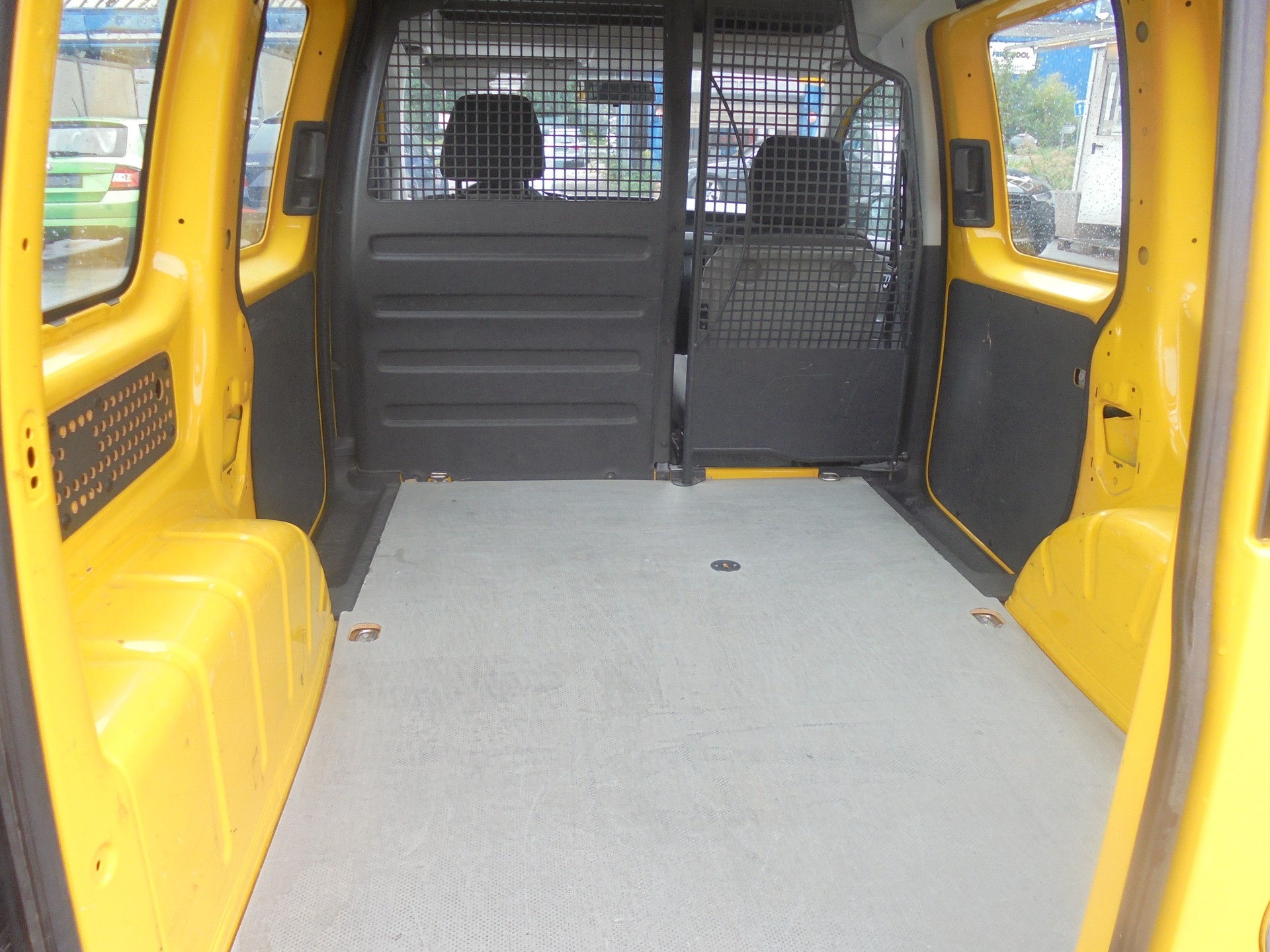 VW Caddy 2.0TDI 4Motion BlueMotion Technology-image-6