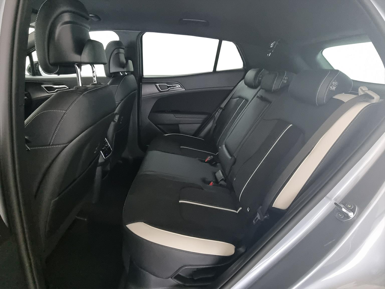 KIA Sportage 1.6 TGDi HEV AWD GT-Line-image-6