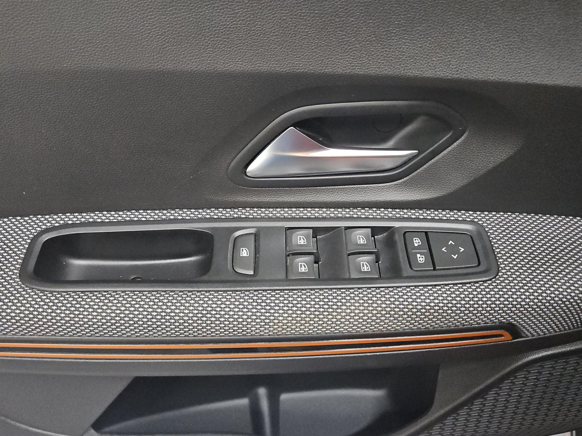 DACIA Sandero Stepway TCe 90 Comfort CVT-image-18