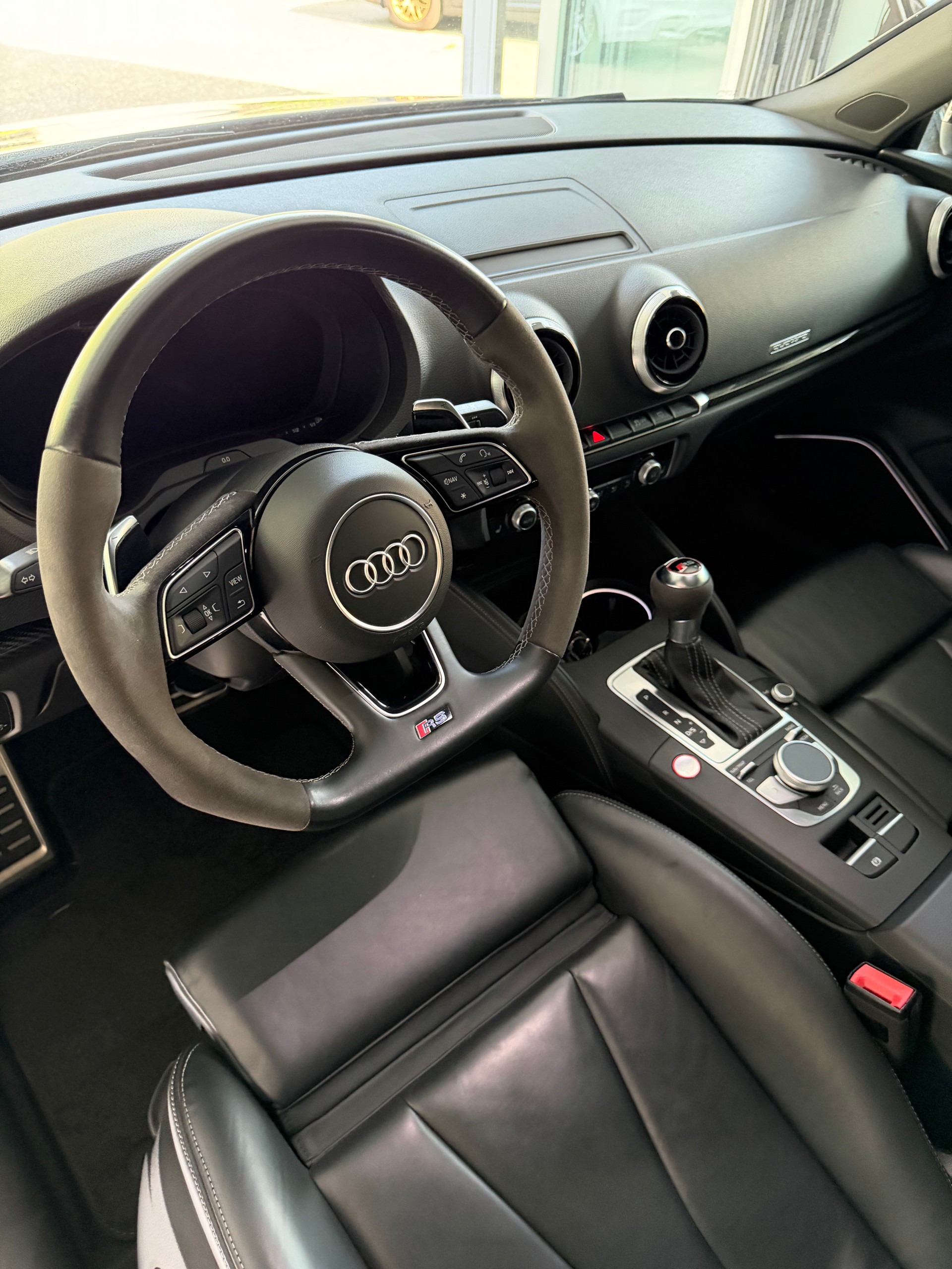 AUDI RS3 Sportback 2.5 TSI quattro S-tronic-image-8