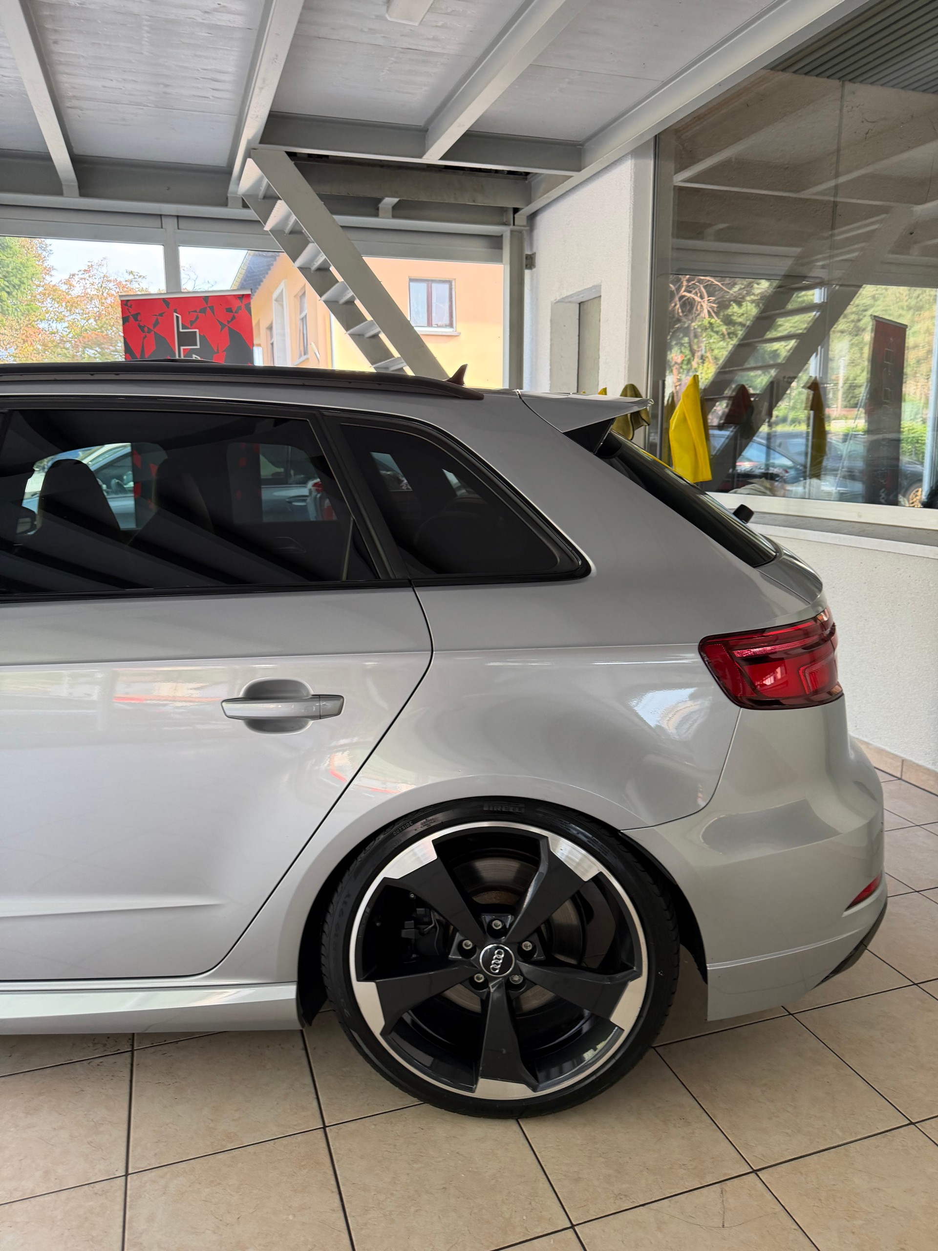 AUDI RS3 Sportback 2.5 TSI quattro S-tronic-image-3