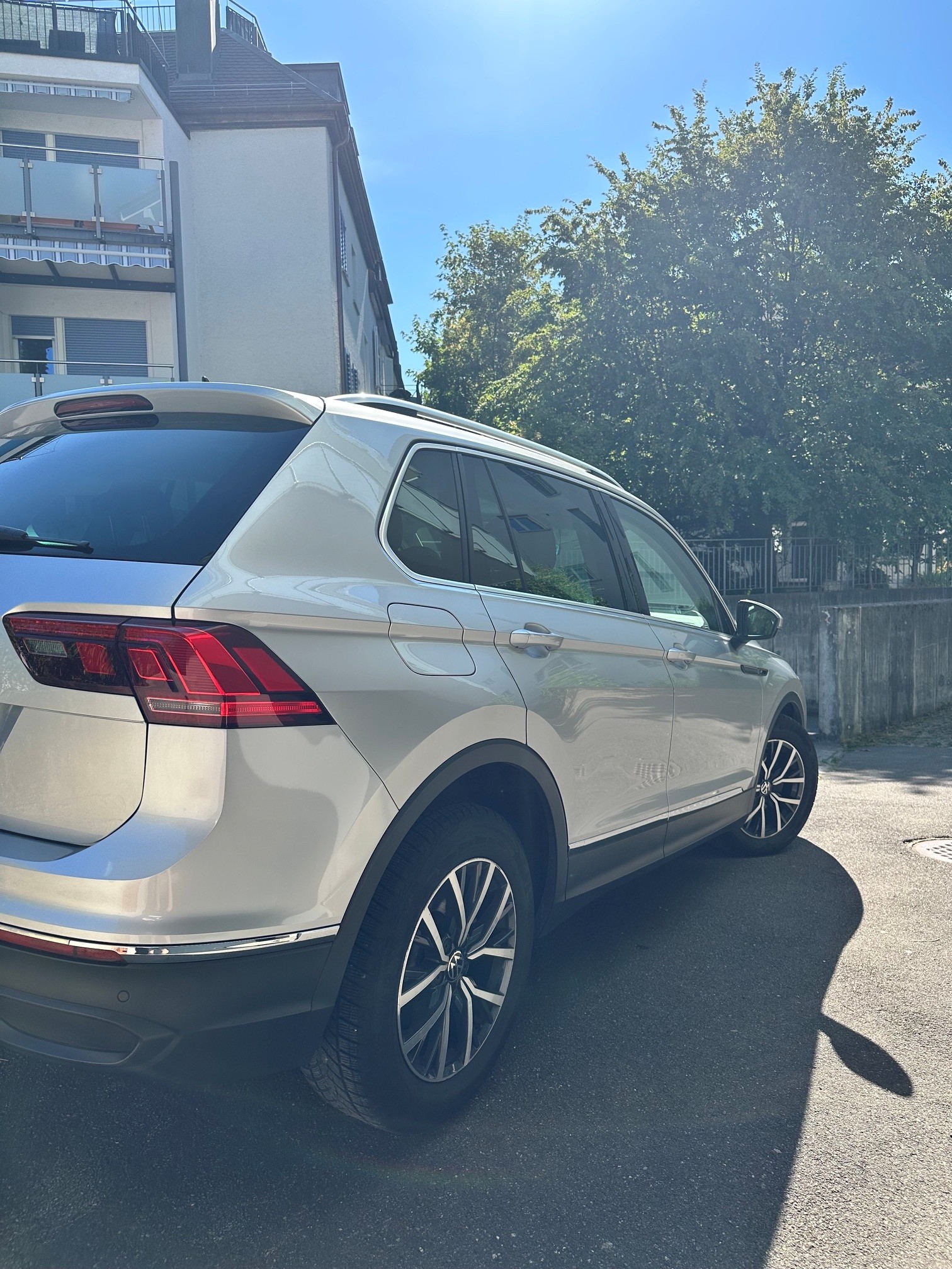 VW 1.5 TSI Life DSG 2WD Abnehmbare AHK | Travel Assist | VW-gepflegt | grosser Service-image-8