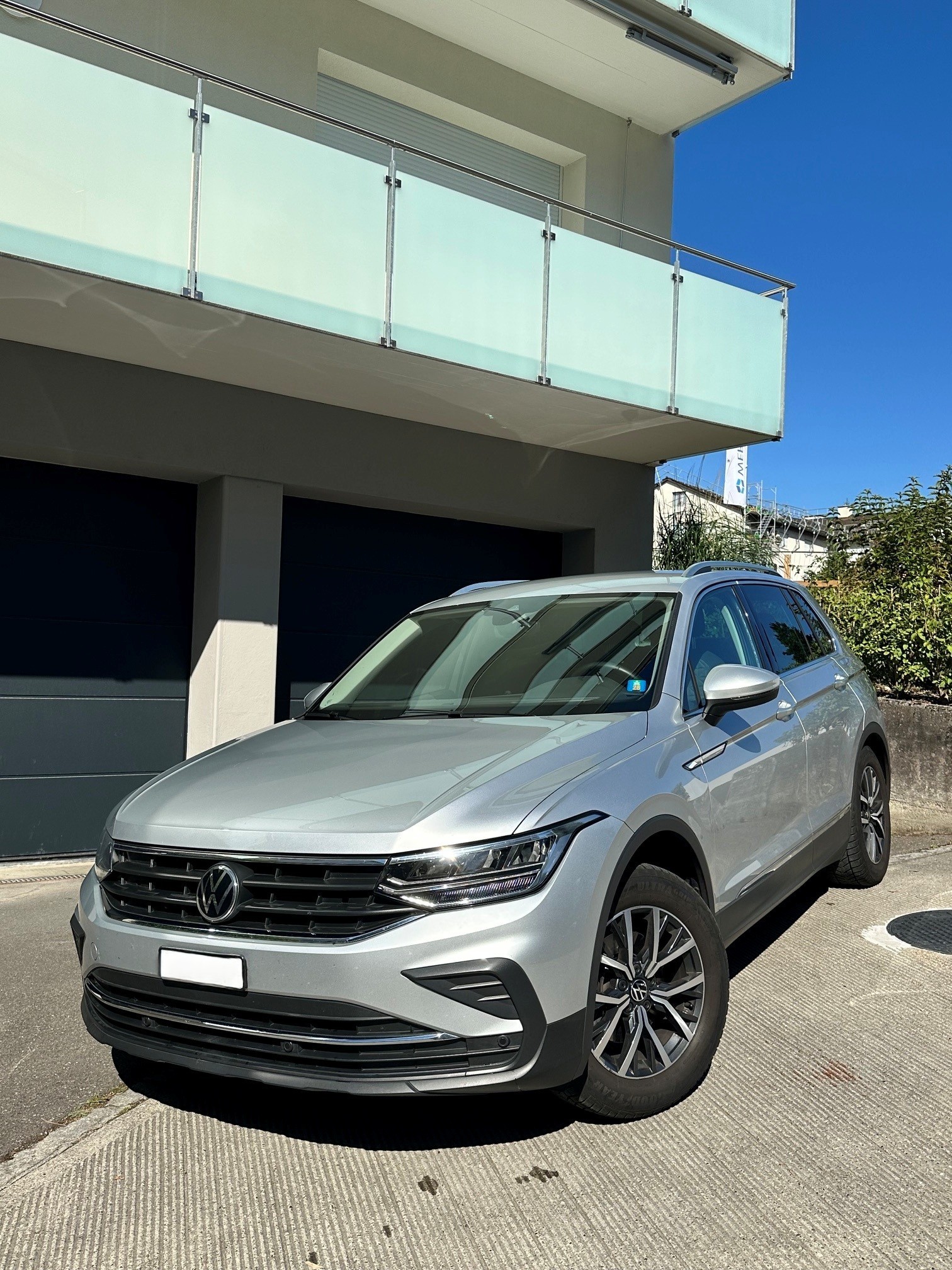 VW 1.5 TSI Life DSG 2WD Abnehmbare AHK | Travel Assist | VW-gepflegt | grosser Service-image-0