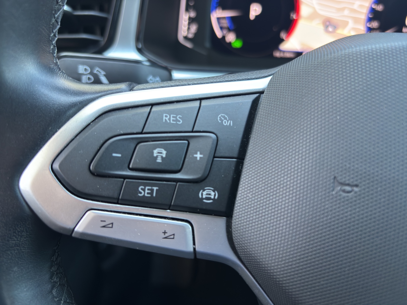 VW T-Roc 1.5 TSI EVO Life DSG mit AHK & Rückfahrkamera-image-13