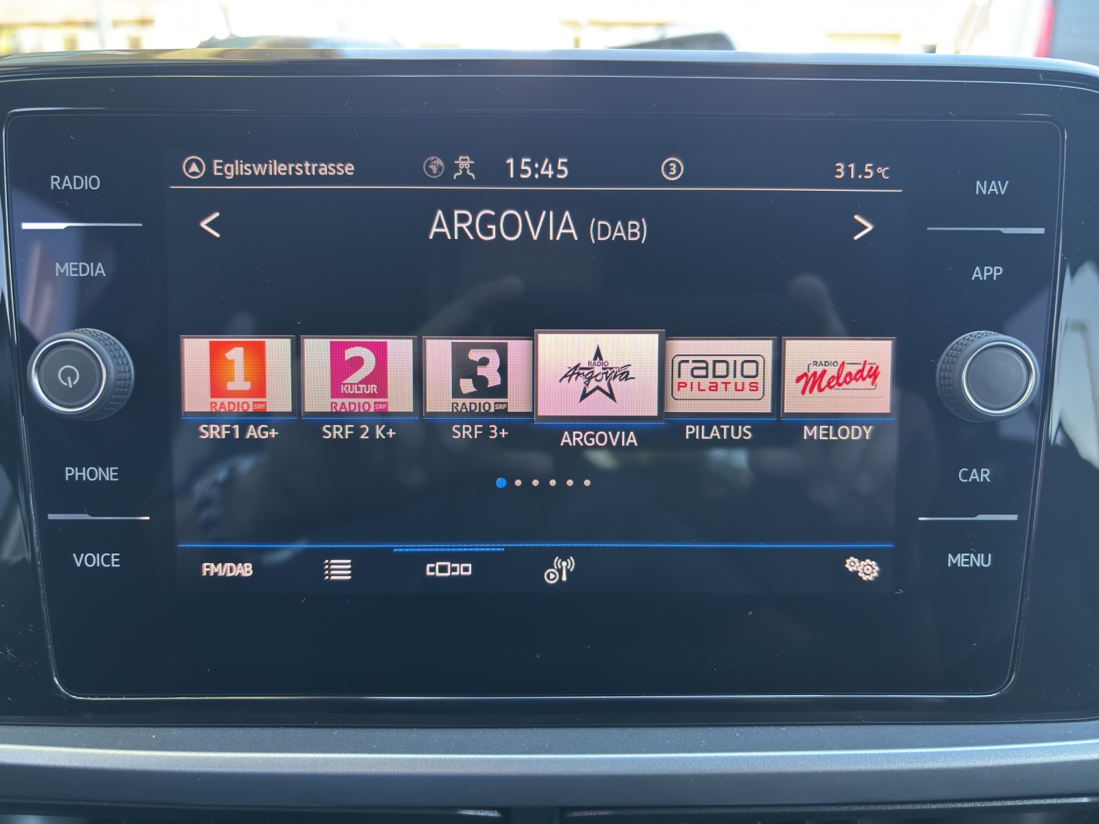 VW T-Roc 1.5 TSI EVO Life DSG mit AHK & Rückfahrkamera-image-19