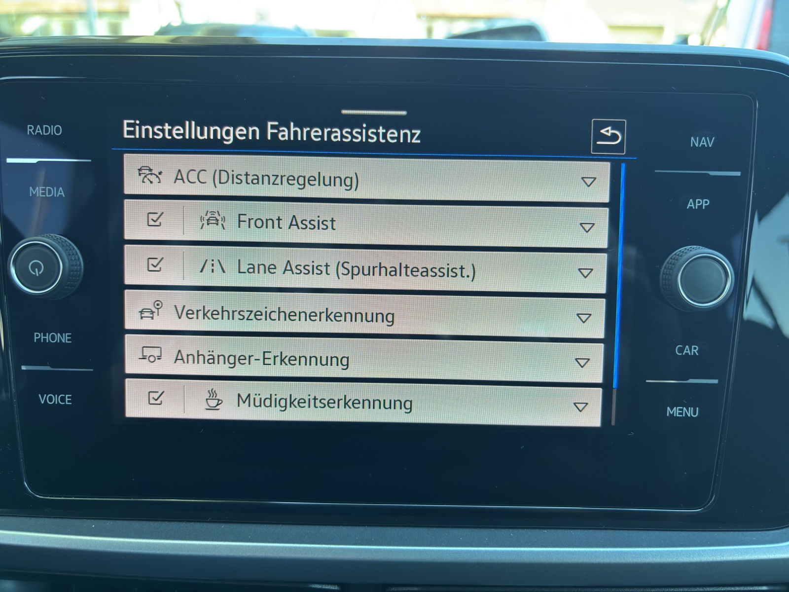 VW T-Roc 1.5 TSI EVO Life DSG mit AHK & Rückfahrkamera-image-25