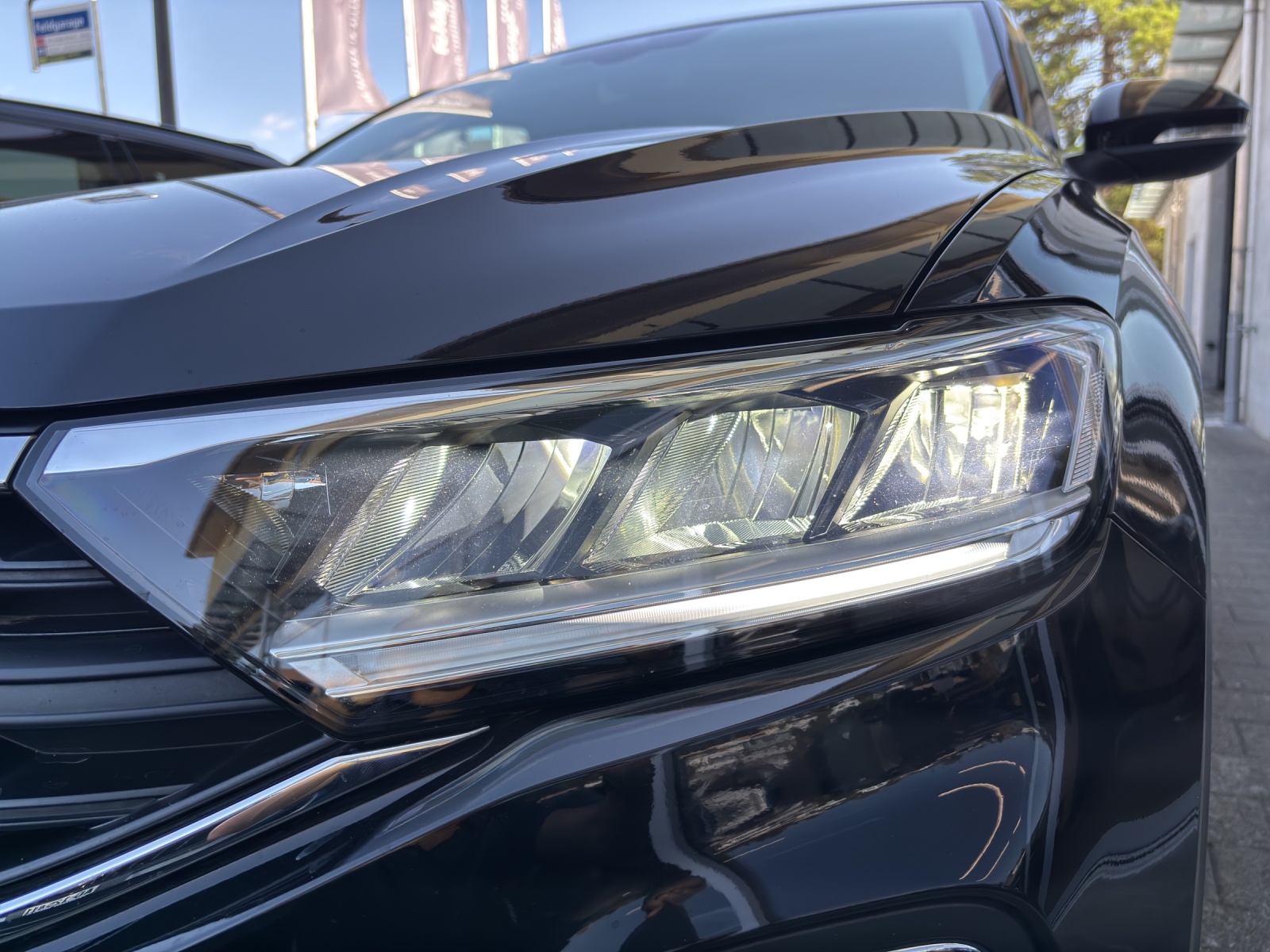 VW T-Roc 1.5 TSI EVO Life DSG mit AHK & Rückfahrkamera-image-10