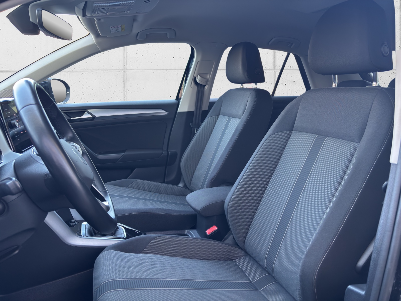 VW T-Roc 1.5 TSI EVO Life DSG mit AHK & Rückfahrkamera-image-26