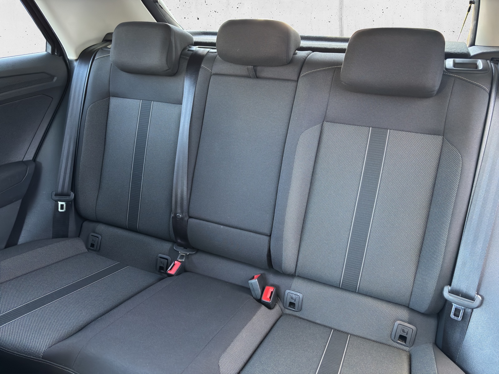 VW T-Roc 1.5 TSI EVO Life DSG mit AHK & Rückfahrkamera-image-27