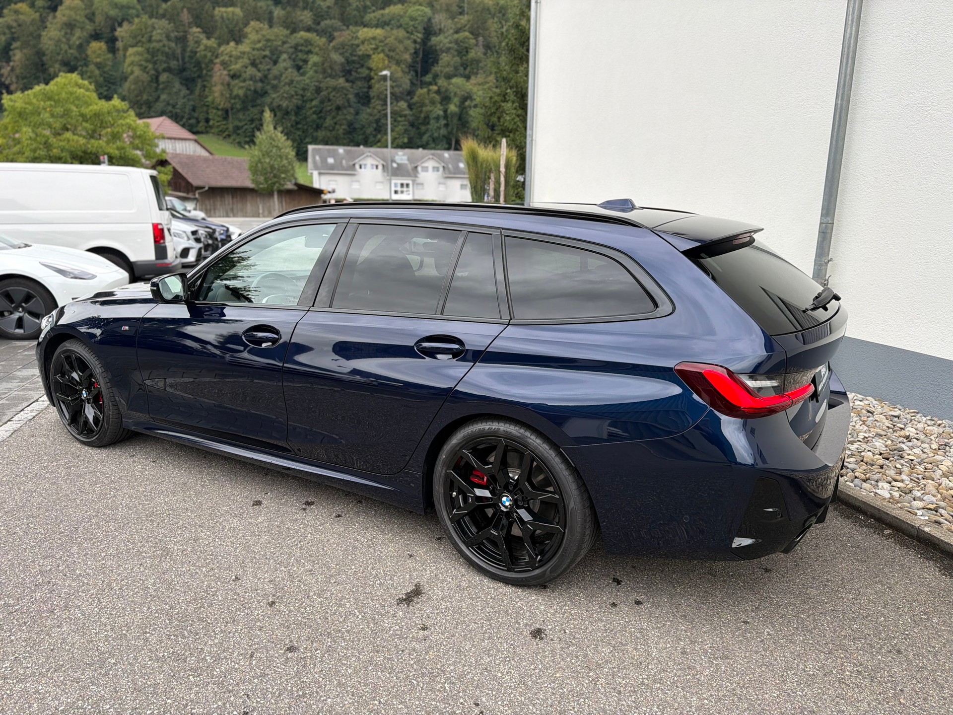 BMW 320d xDrive 48V Touring Steptronic M Sport-image-12