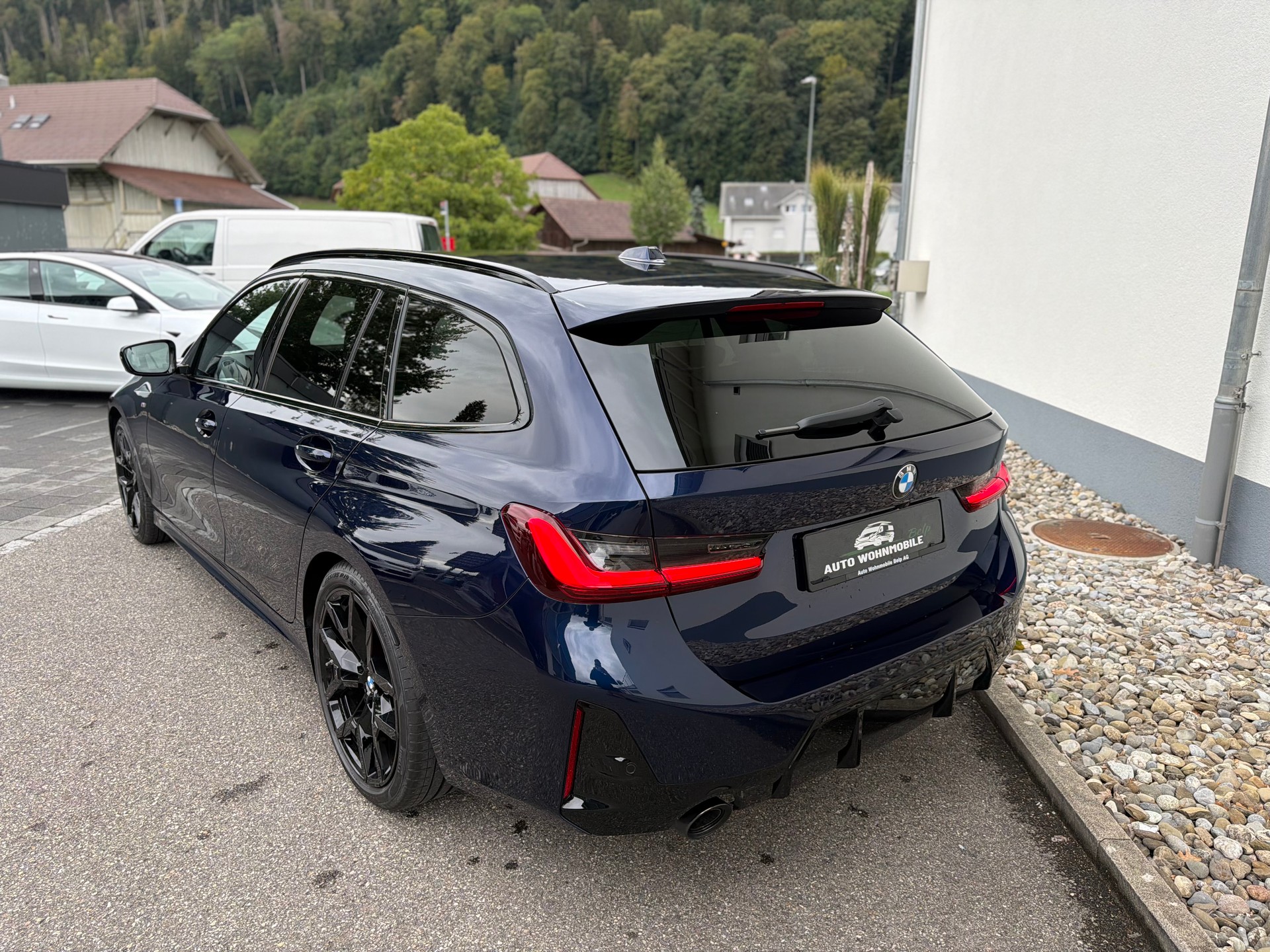 BMW 320d xDrive 48V Touring Steptronic M Sport-image-13