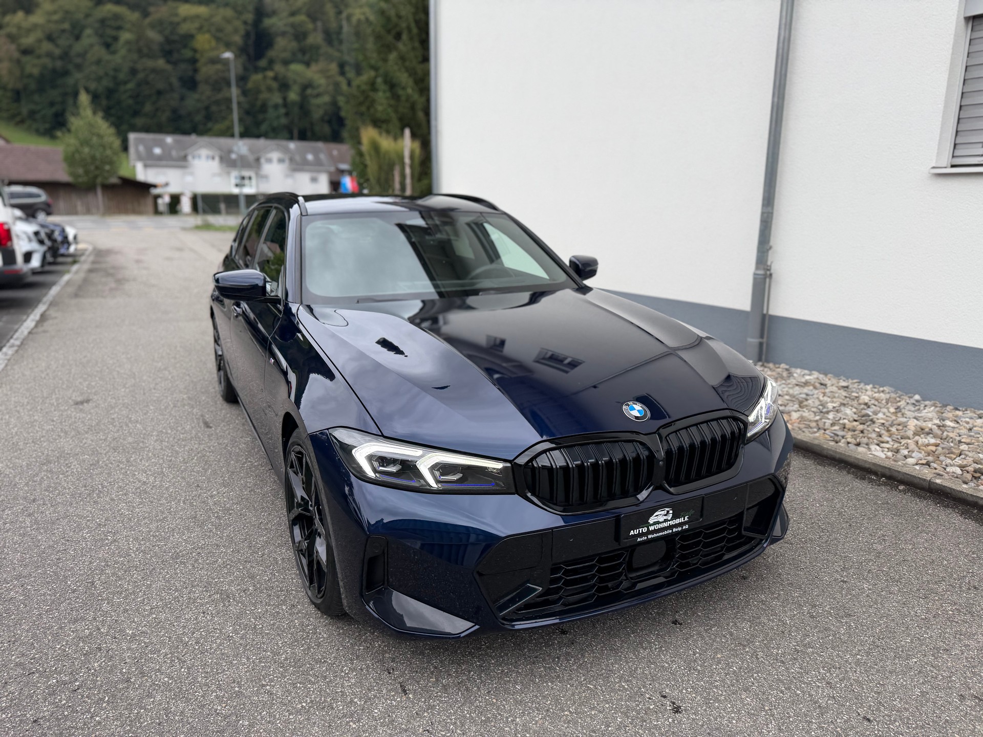 BMW 320d xDrive 48V Touring Steptronic M Sport-image-1