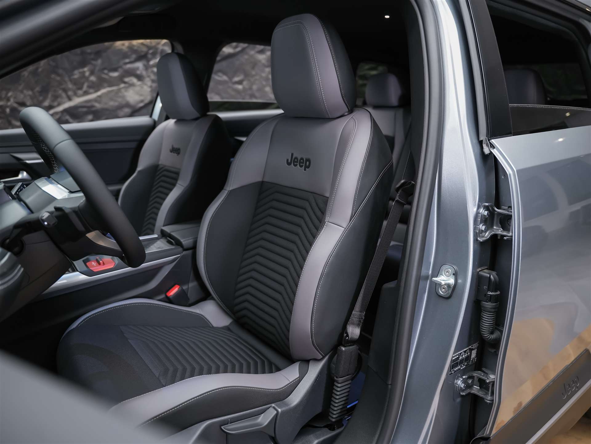 JEEP Compass 1.2 T e-Hybrid First Edition *SOFORT Verfügbar*Werksgarantie*Matrix-LED*Lenkradheizung*-image-8