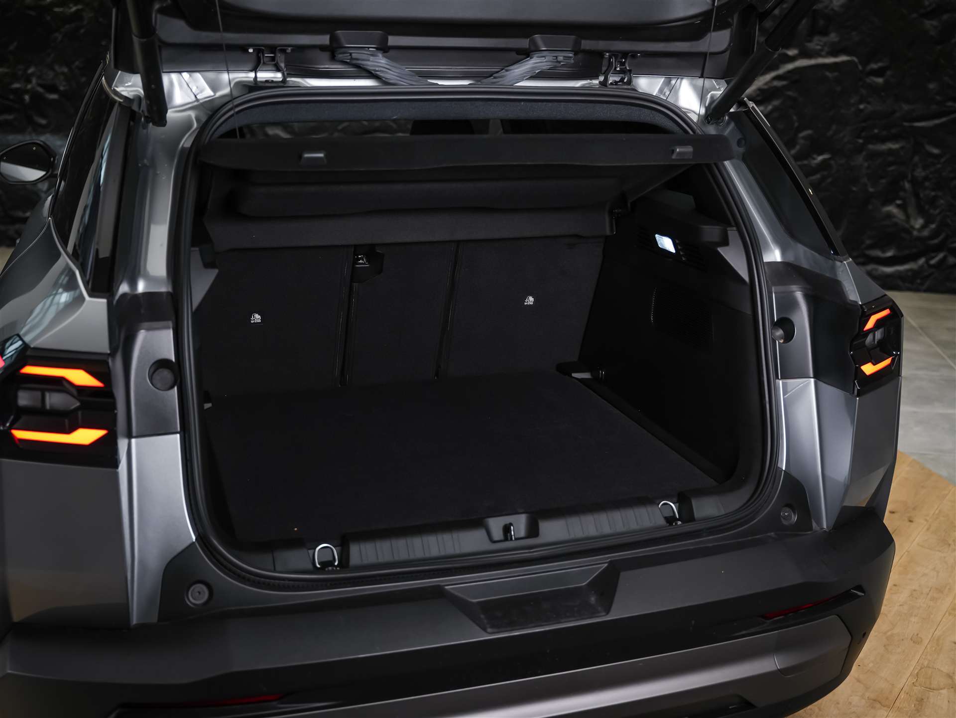JEEP Compass 1.2 T e-Hybrid First Edition *SOFORT Verfügbar*Werksgarantie*Matrix-LED*Lenkradheizung*-image-37