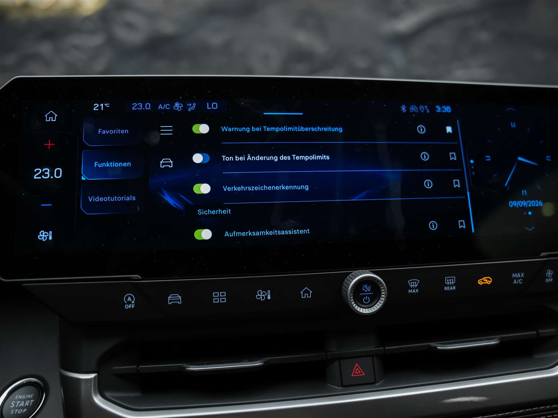 JEEP Compass 1.2 T e-Hybrid First Edition *SOFORT Verfügbar*Werksgarantie*Matrix-LED*Lenkradheizung*-image-34