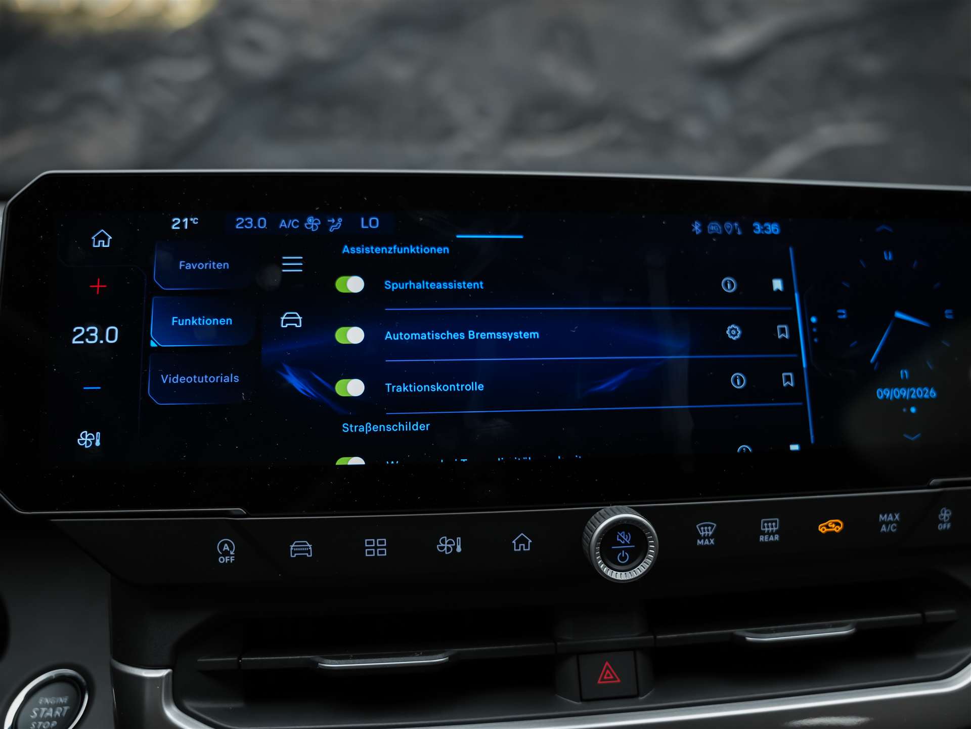 JEEP Compass 1.2 T e-Hybrid First Edition *SOFORT Verfügbar*Werksgarantie*Matrix-LED*Lenkradheizung*-image-32