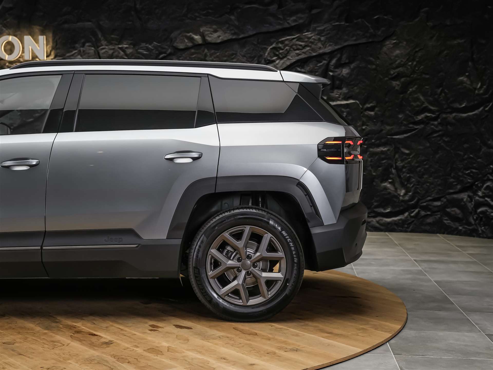 JEEP Compass 1.2 T e-Hybrid First Edition *SOFORT Verfügbar*Werksgarantie*Matrix-LED*Lenkradheizung*-image-17