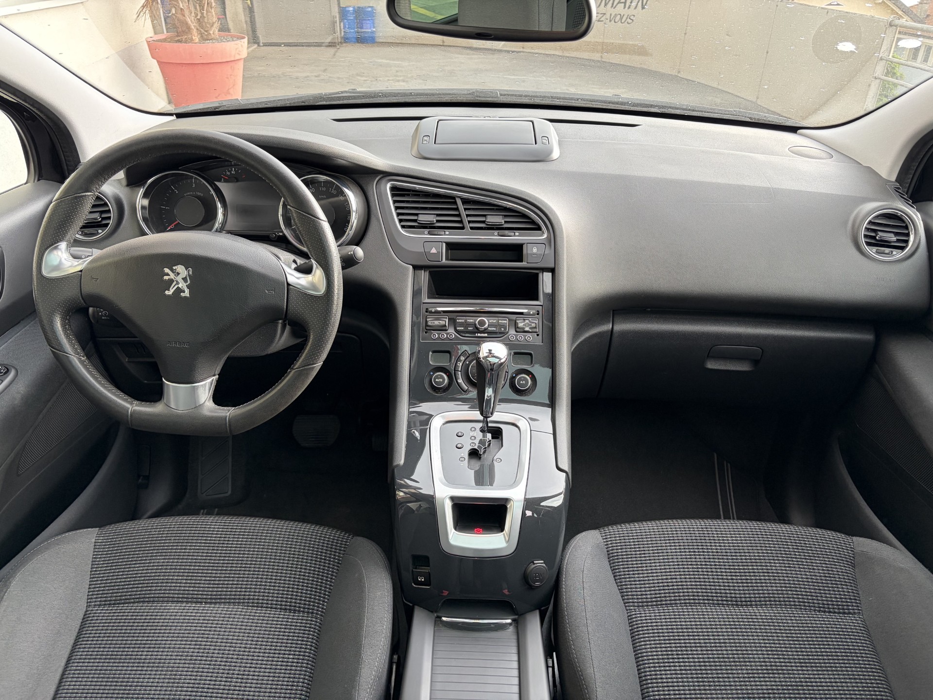 PEUGEOT 5008 1.6 BlueHDi Sensation Tiptronic-image-8