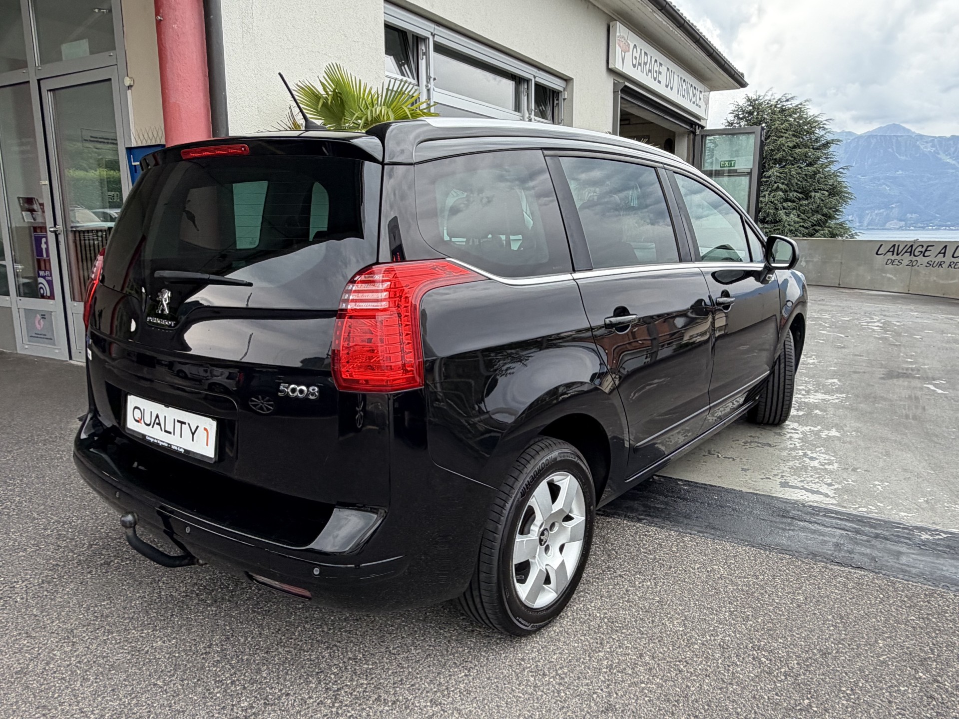 PEUGEOT 5008 1.6 BlueHDi Sensation Tiptronic-image-3