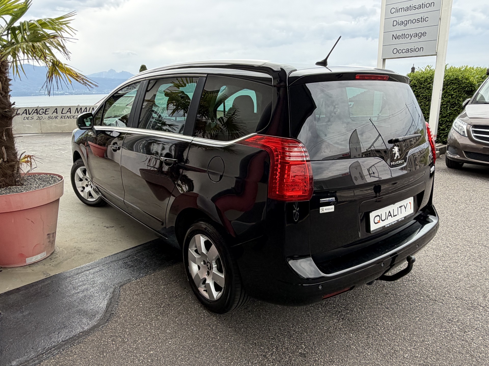PEUGEOT 5008 1.6 BlueHDi Sensation Tiptronic-image-4