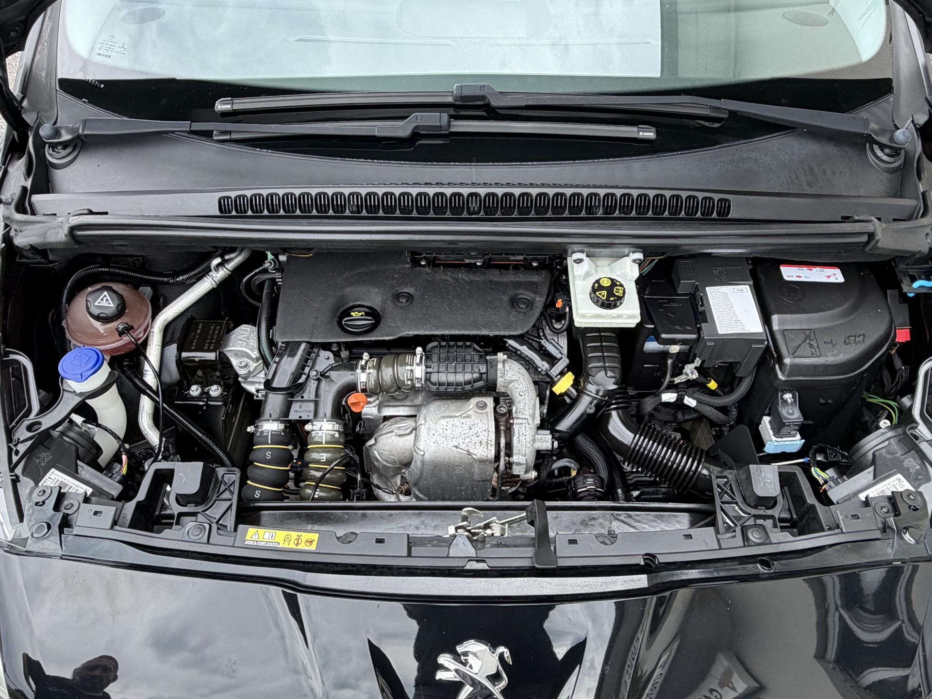 PEUGEOT 5008 1.6 BlueHDi Sensation Tiptronic-image-15