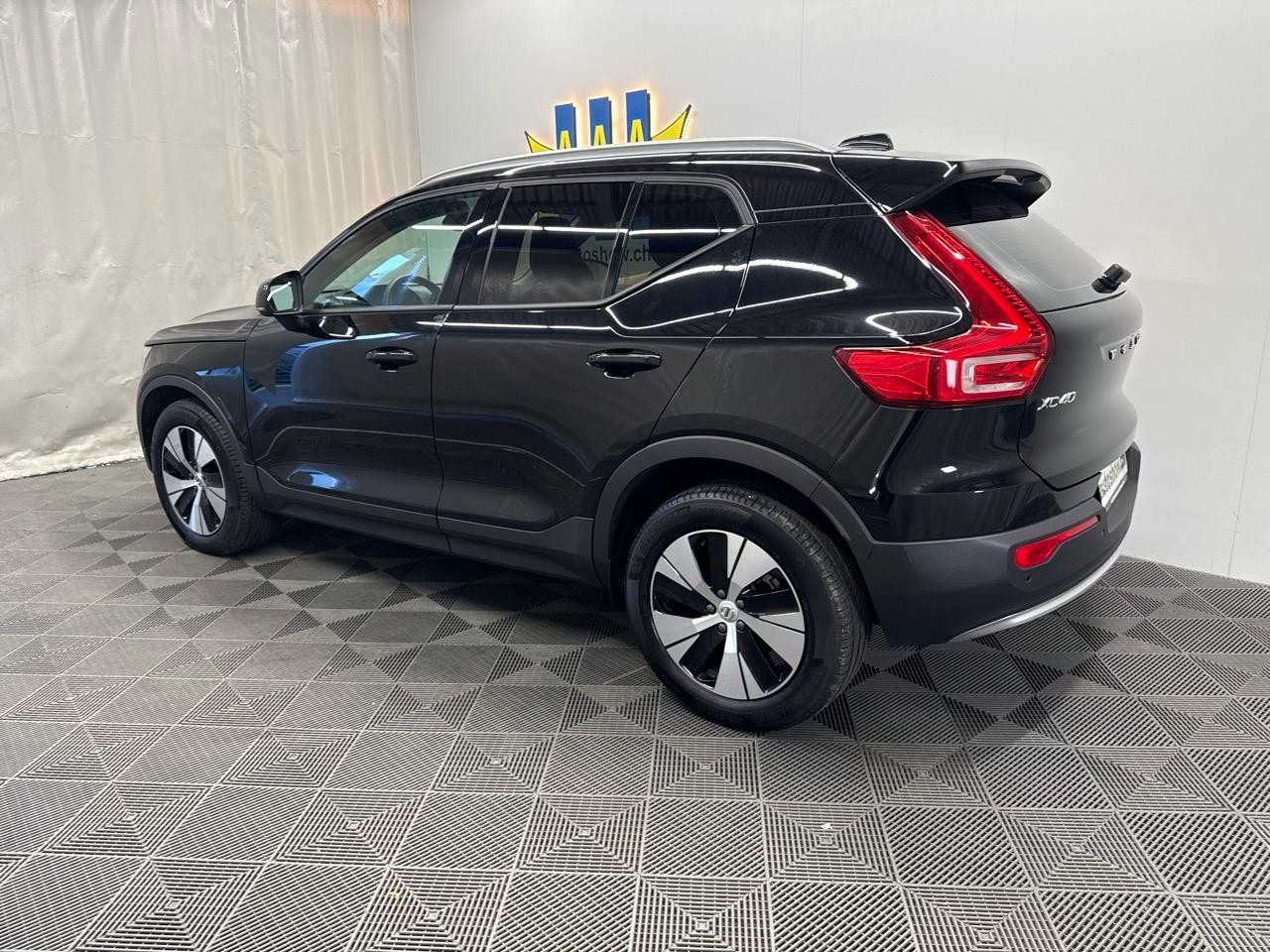 VOLVO XC40 B3 Plus Dark DCT-image-1