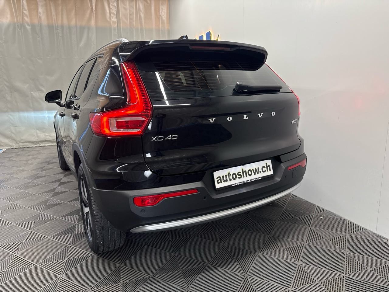 VOLVO XC40 B3 Plus Dark DCT-image-12
