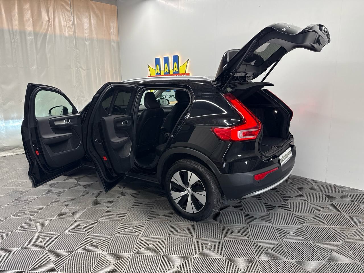 VOLVO XC40 B3 Plus Dark DCT-image-11