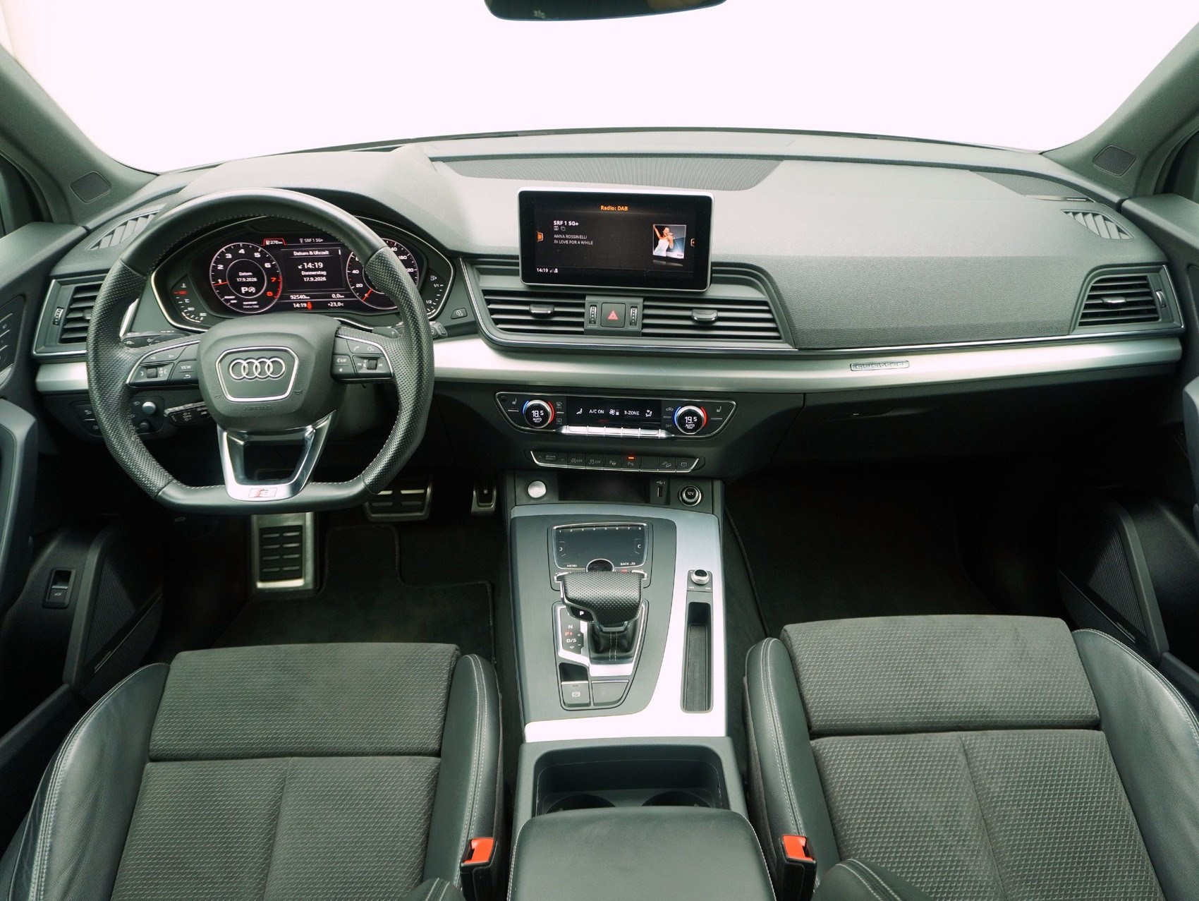 AUDI Q5 45 TFSI S line quattro S-Tronic-image-13