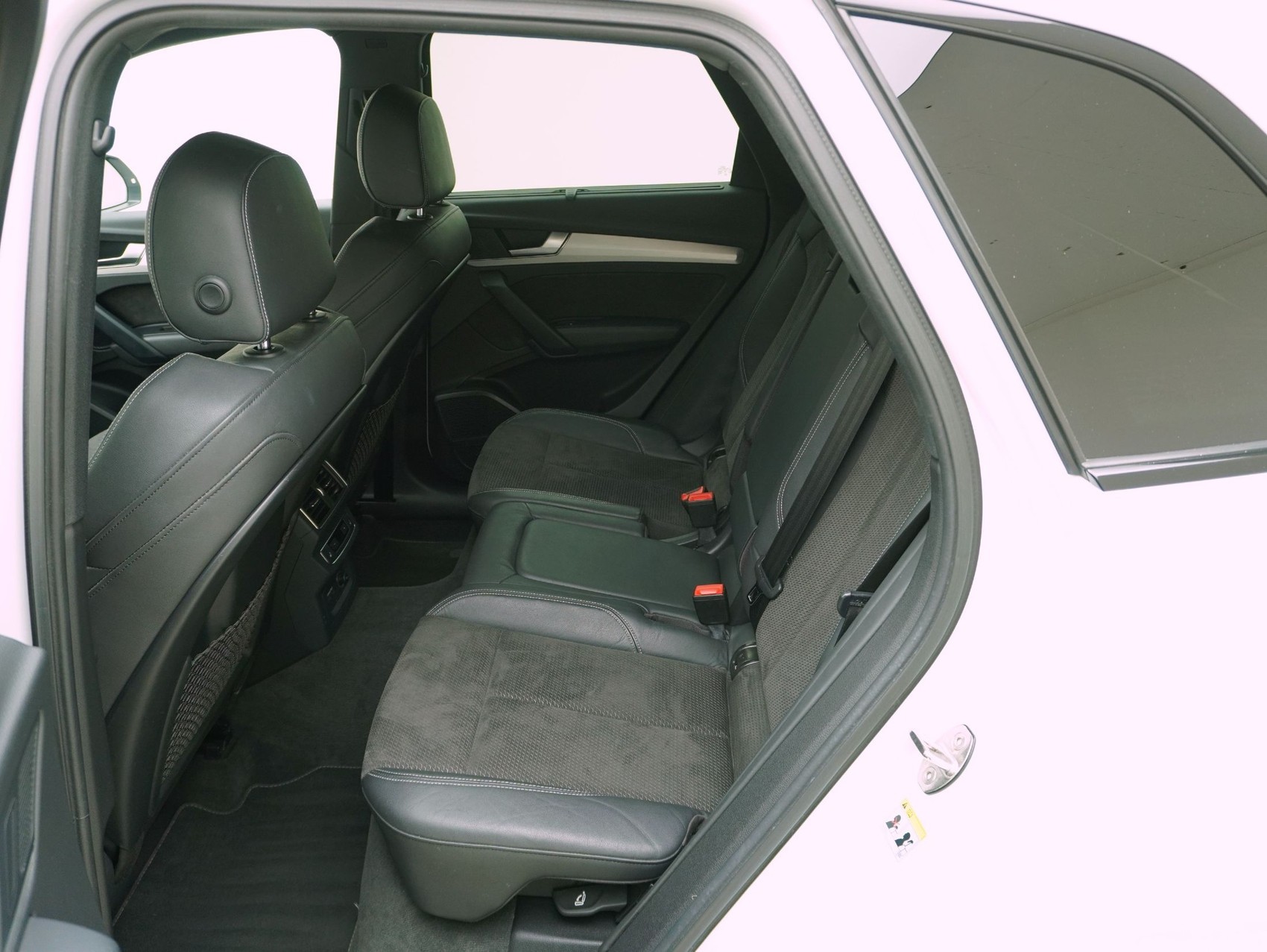 AUDI Q5 45 TFSI S line quattro S-Tronic-image-10
