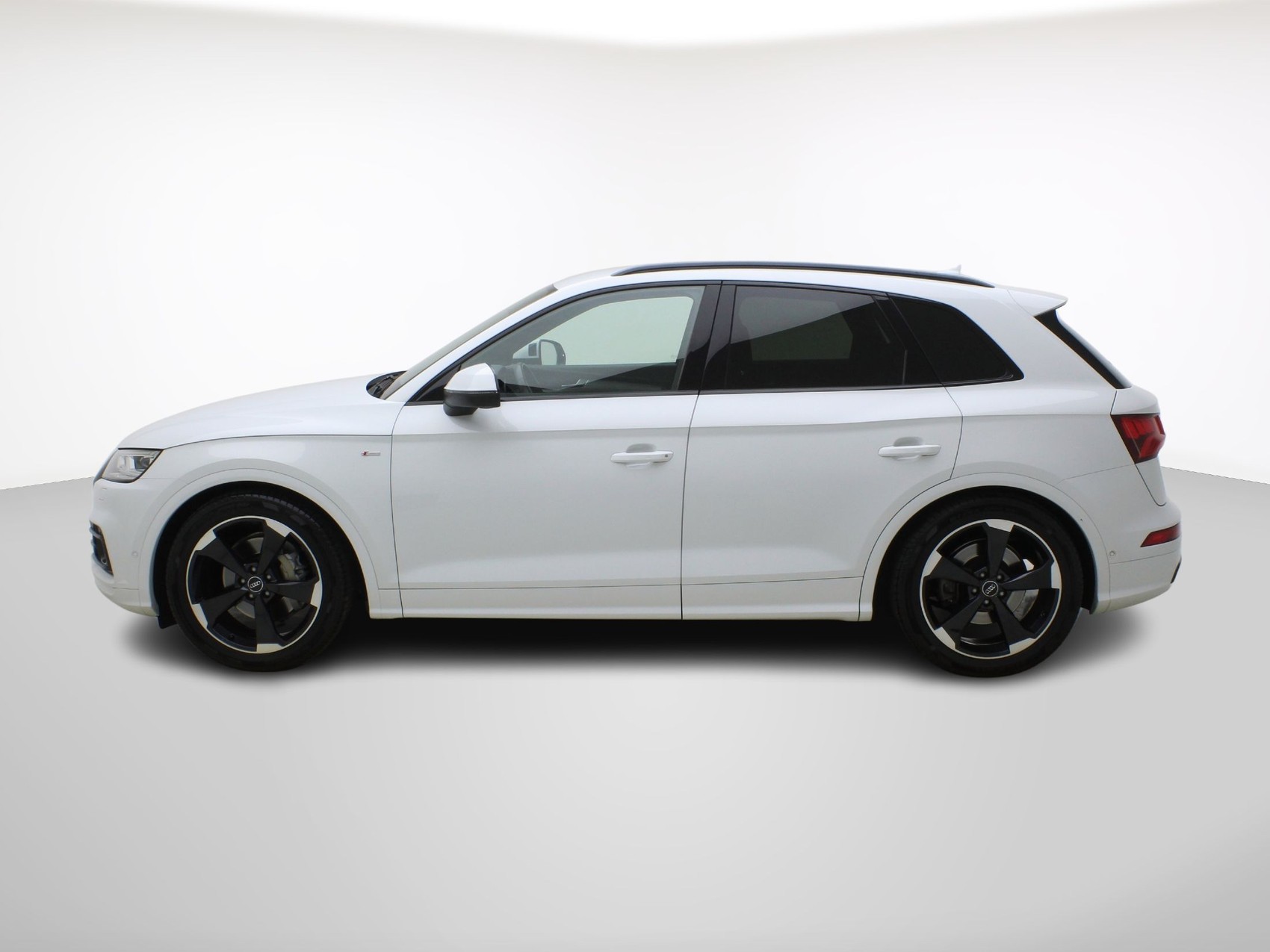 AUDI Q5 45 TFSI S line quattro S-Tronic-image-2