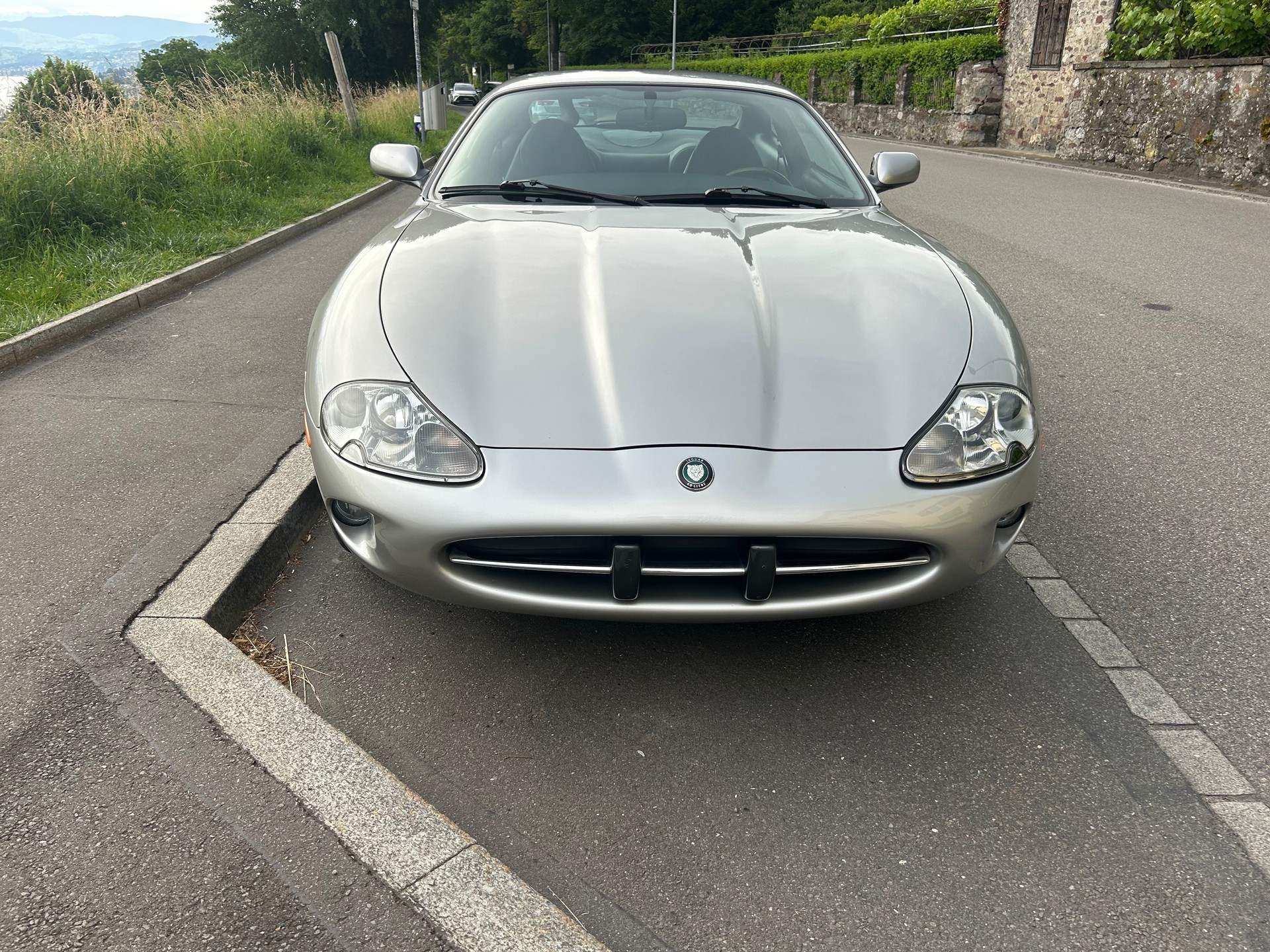 JAGUAR XK8 Coupé Silber Schwarz-image-1
