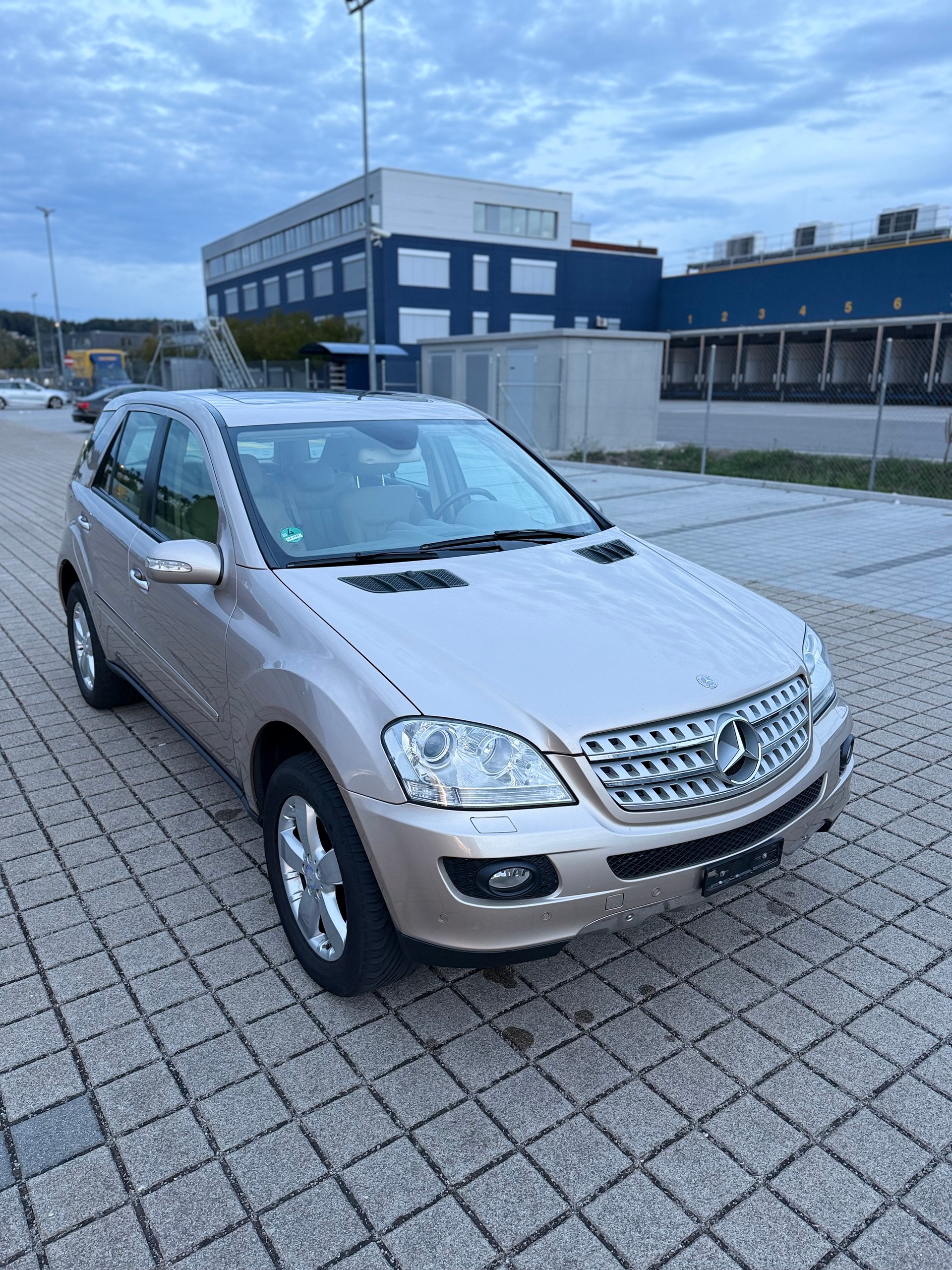 MERCEDES-BENZ ML 500 4Matic 7G-Tronic ** Offroad-Paket mit Differentialsperren (Mittel- und Hinterachsdifferentialsperre)**-image-5