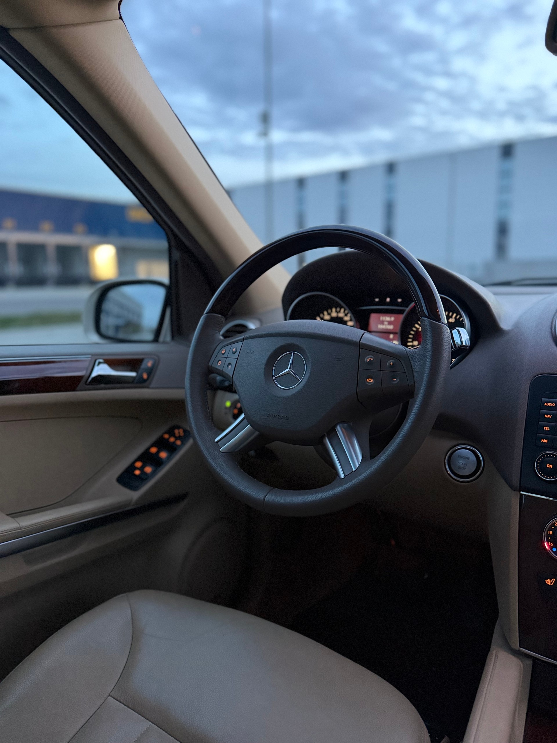 MERCEDES-BENZ ML 500 4Matic 7G-Tronic ** Offroad-Paket mit Differentialsperren (Mittel- und Hinterachsdifferentialsperre)**-image-17